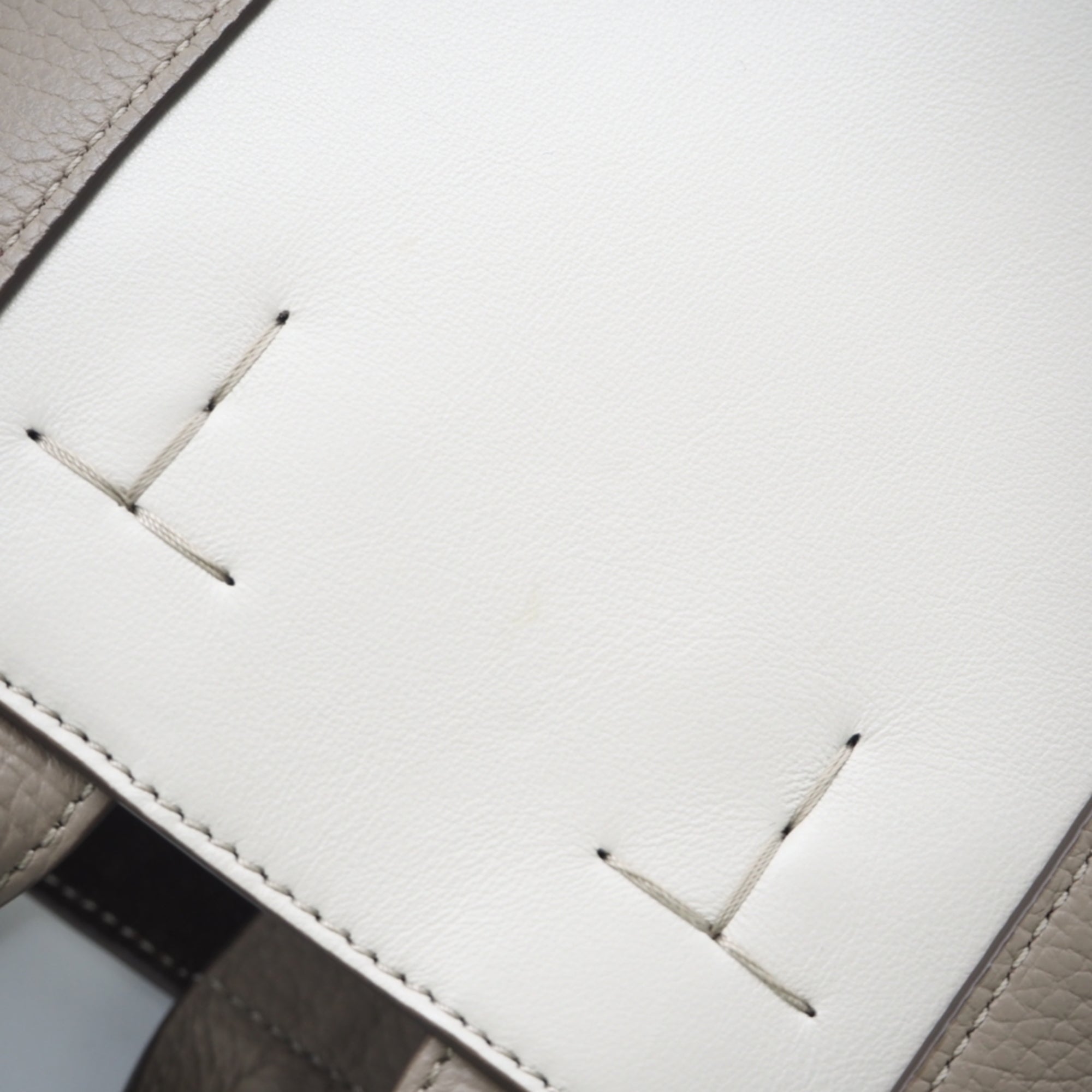 Tod's Beige Blue Leather Handbag (Pre-Owned)