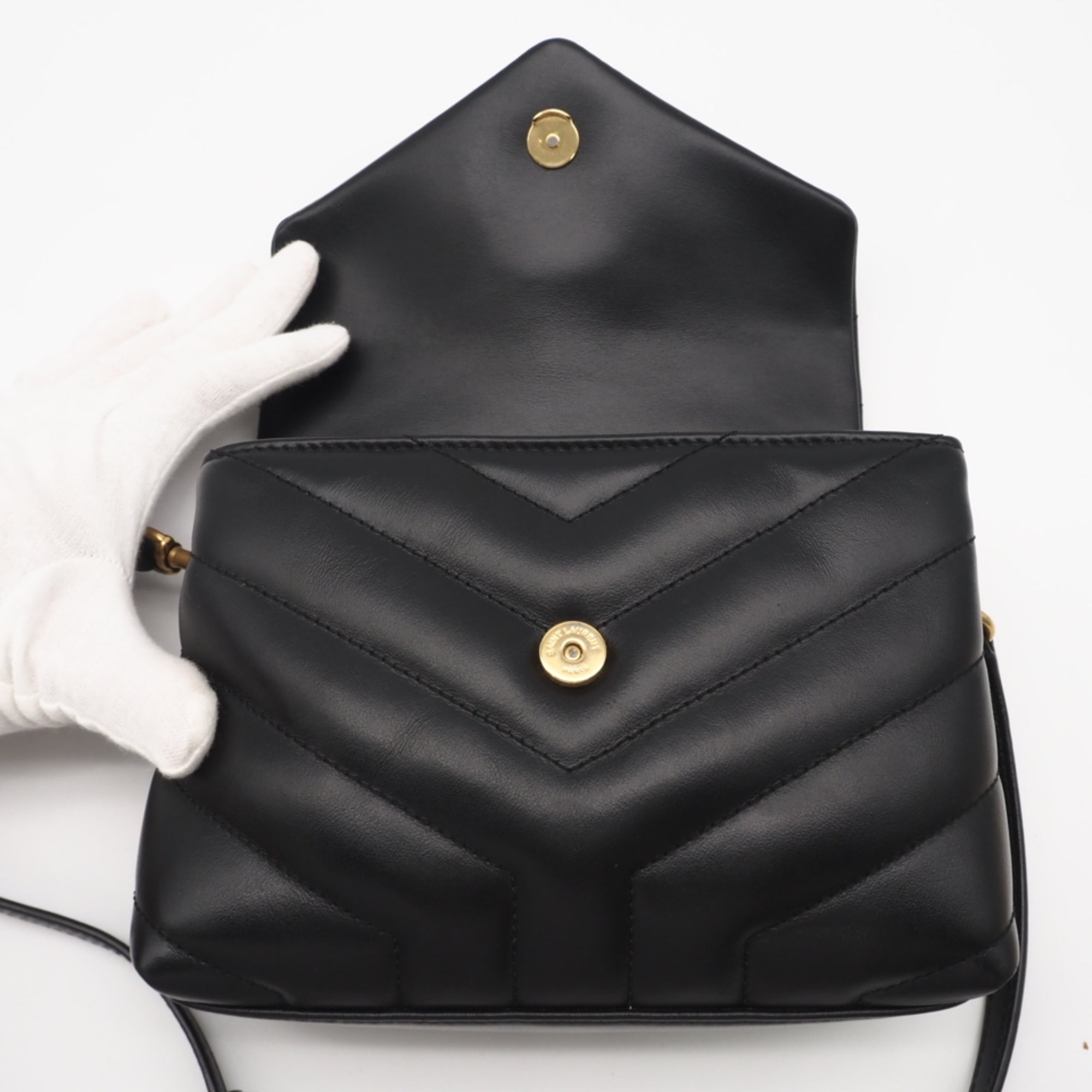 Yves Saint Laurent Black Leather Shoulder Bag (Pre-Owned)