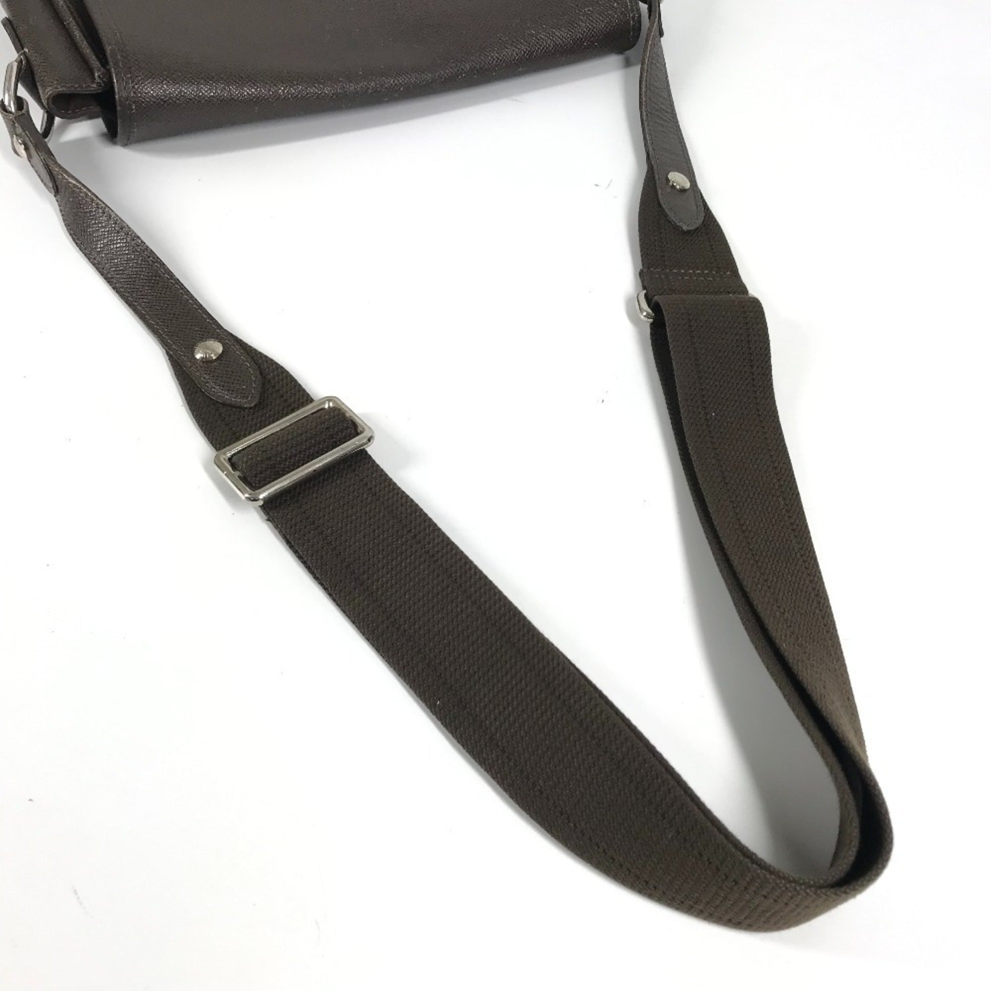 Louis Vuitton Brown Grizzly Taiga Leather Messenger Bag Shoulder Bag (Pre-Owned)
