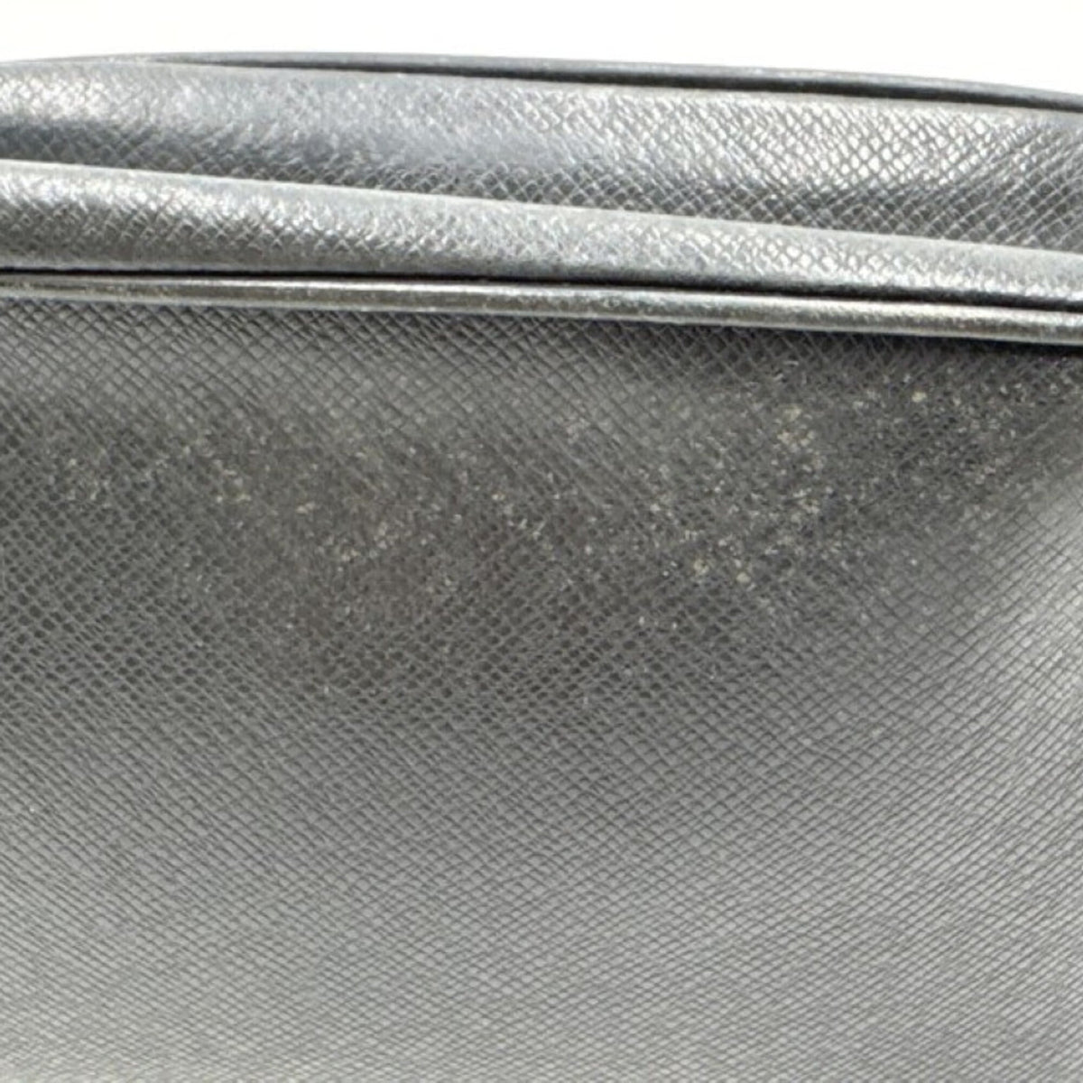 Louis Vuitton Ardoise Black Taiga Leather Clutch Bag (Pre-Owned)