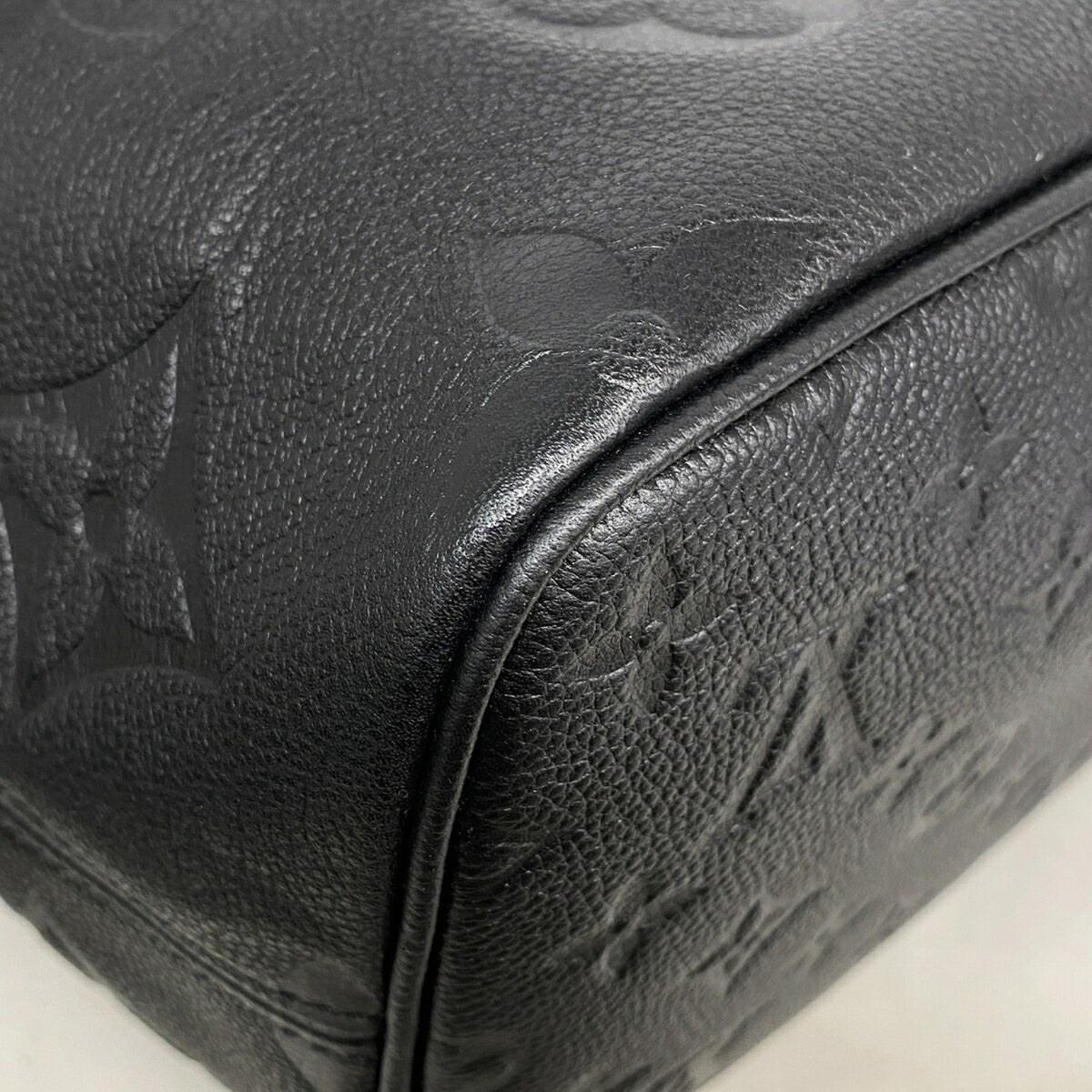 Louis Vuitton Noir Tote Bag (Pre-Owned)