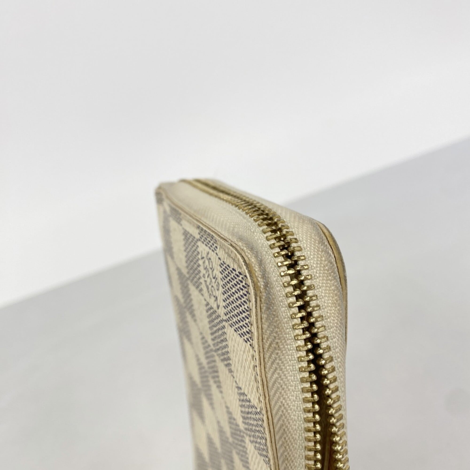 Louis Vuitton White Long Wallet (Bi-Fold) (Pre-Owned)