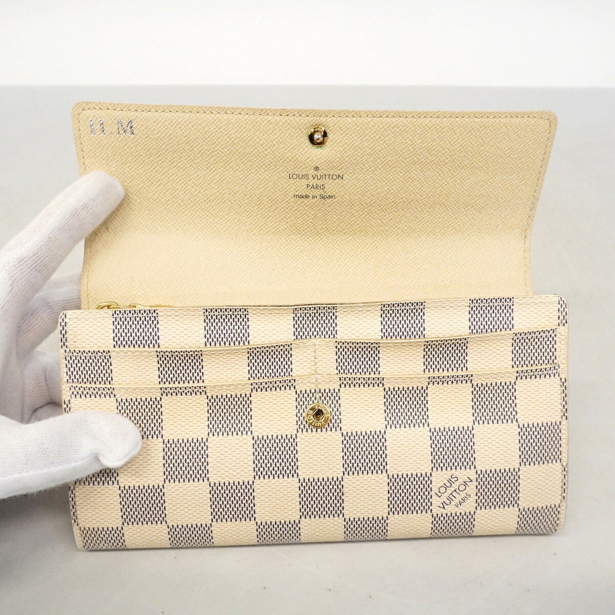 Louis Vuitton White Long Wallet (Bi-Fold) (Pre-Owned)