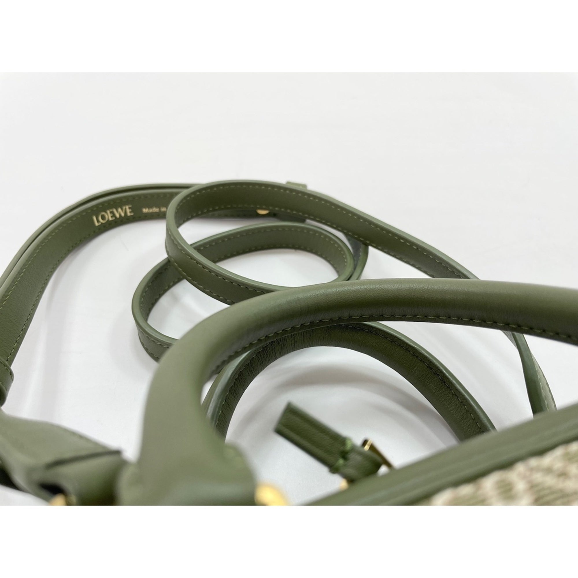Loewe Amazona Green Shoulder Bag (Pre-Owned)