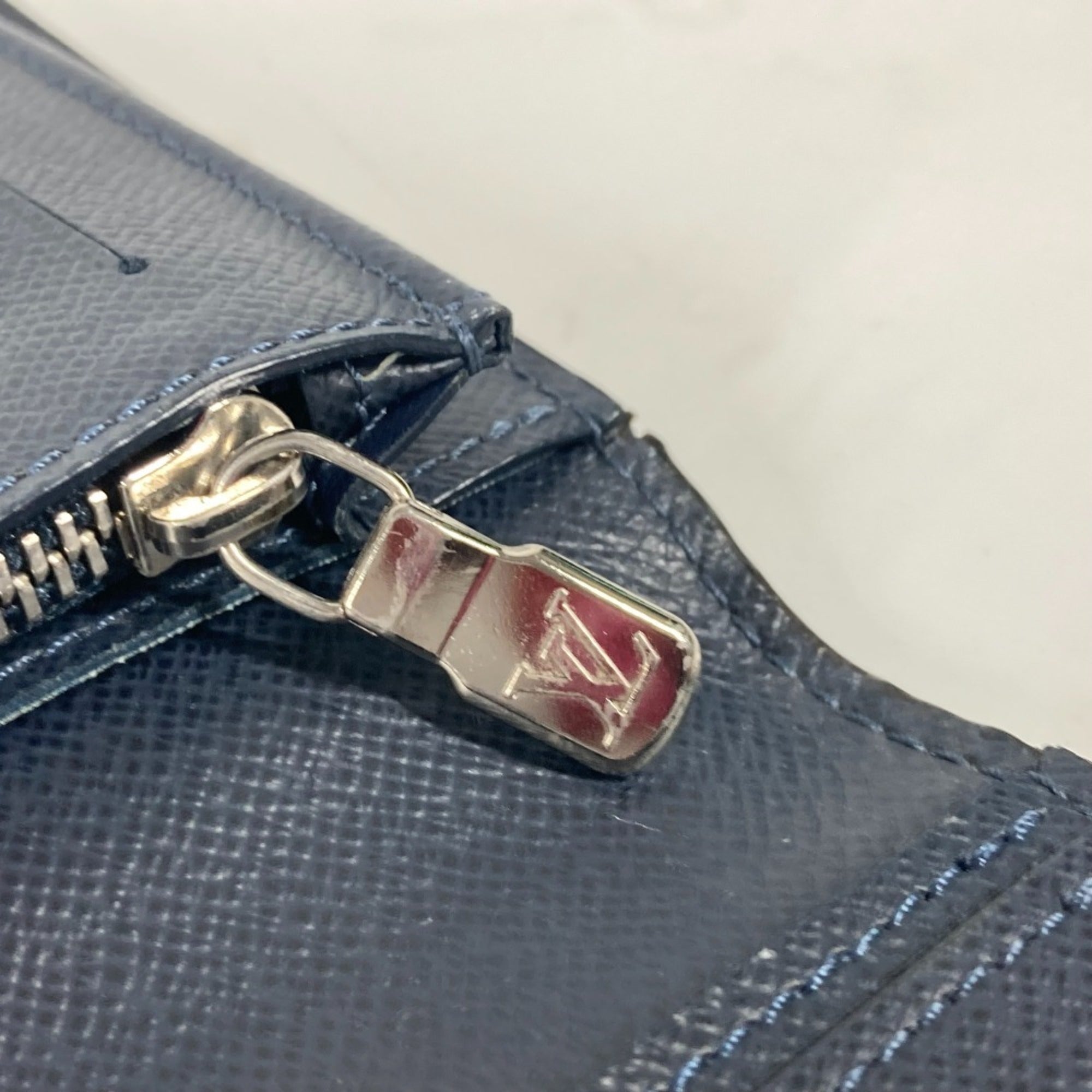 Louis Vuitton Navy Taiga Leather Long Wallet (Bi-Fold) (Pre-Owned)
