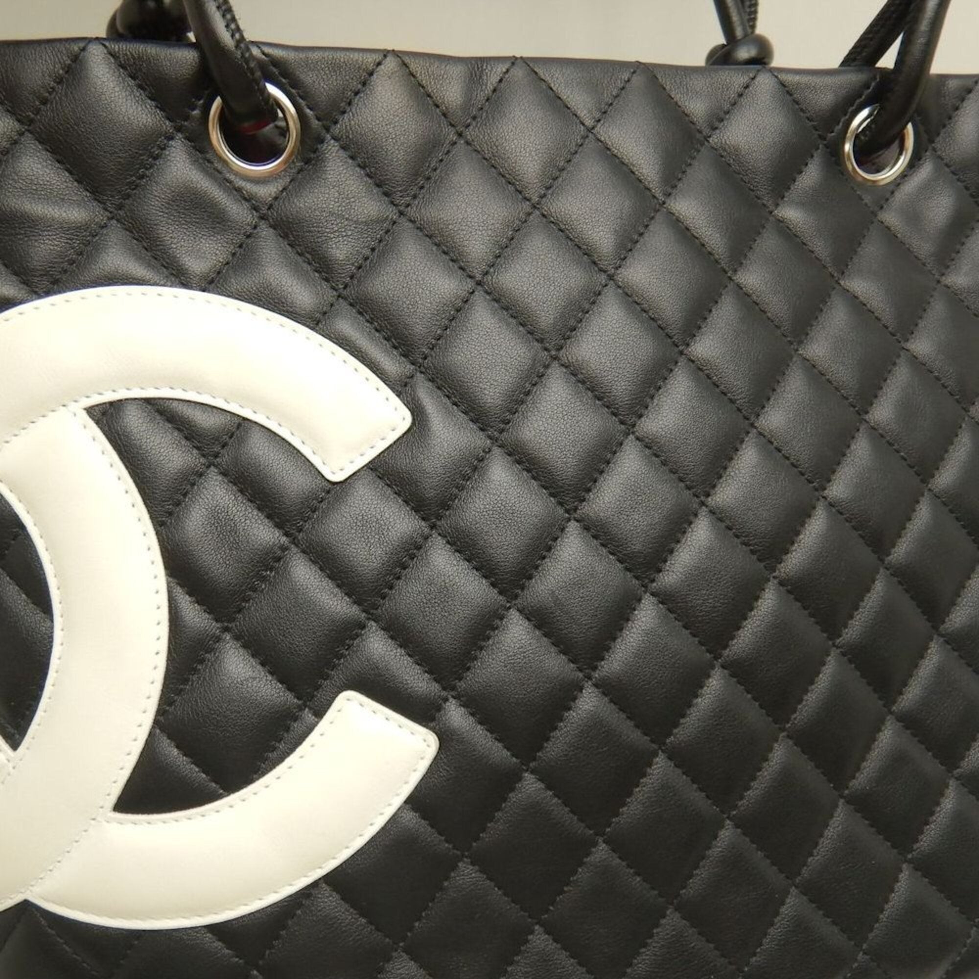 Chanel Black White Leather Tote Bag (Pre-Owned)