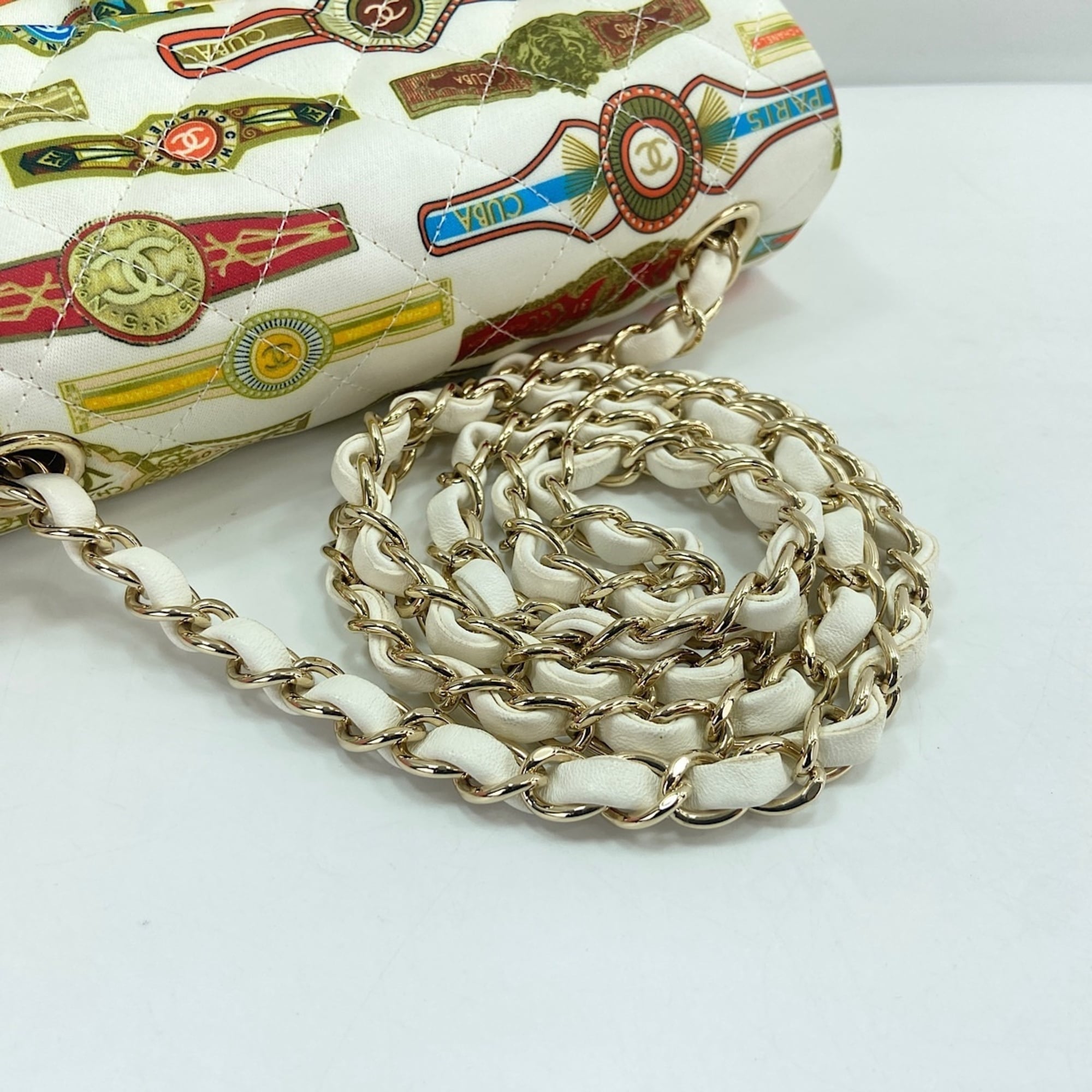 Chanel Matelasse White Shoulder Bag (Pre-Owned)