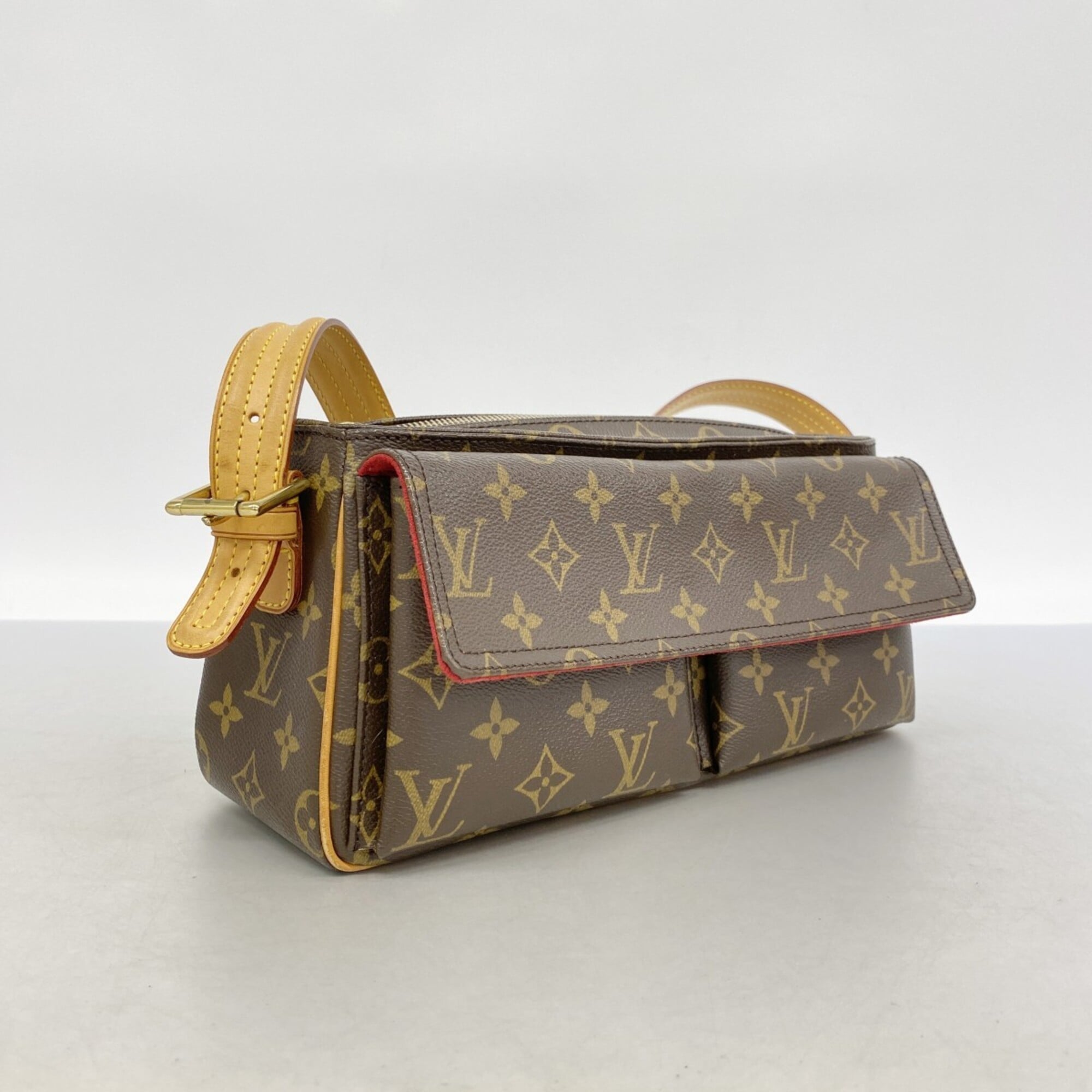Louis Vuitton Brown Shoulder Bag (Pre-Owned)
