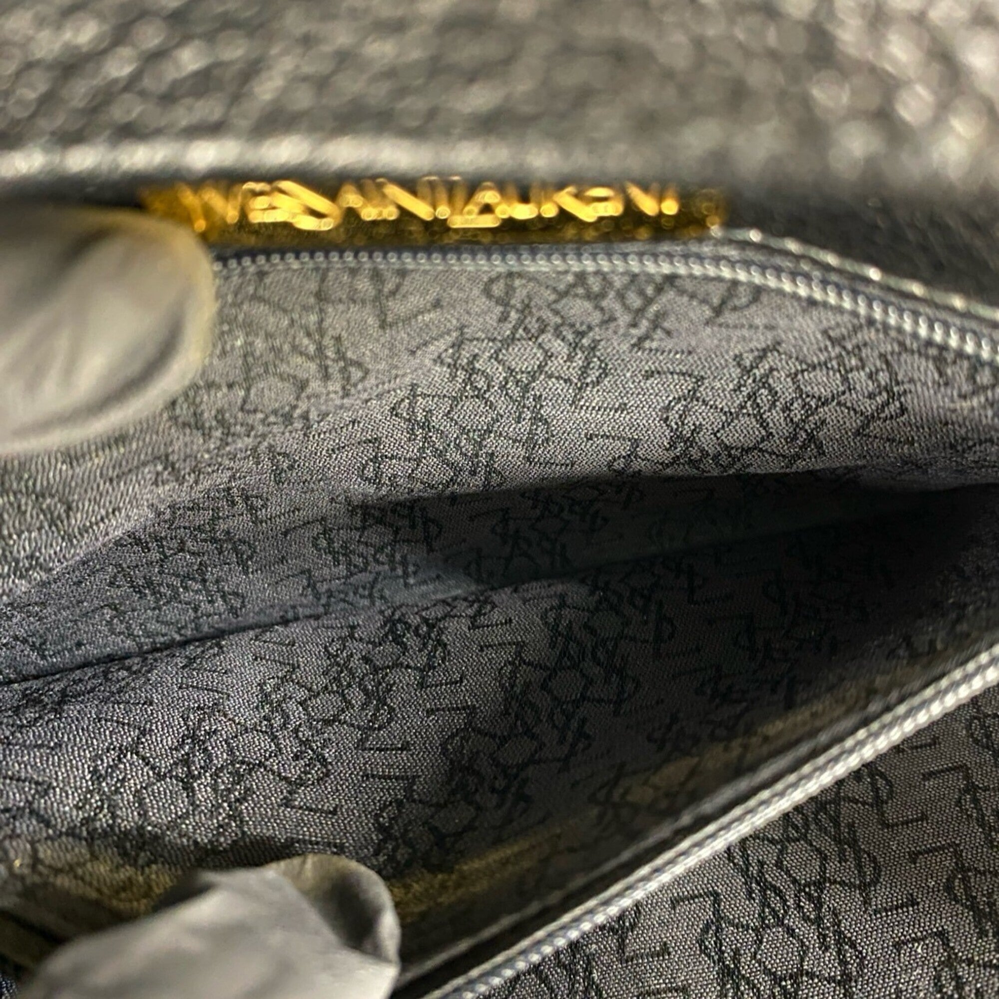 Yves Saint Laurent Black Leather Pochette Shoulder Bag (Pre-Owned)