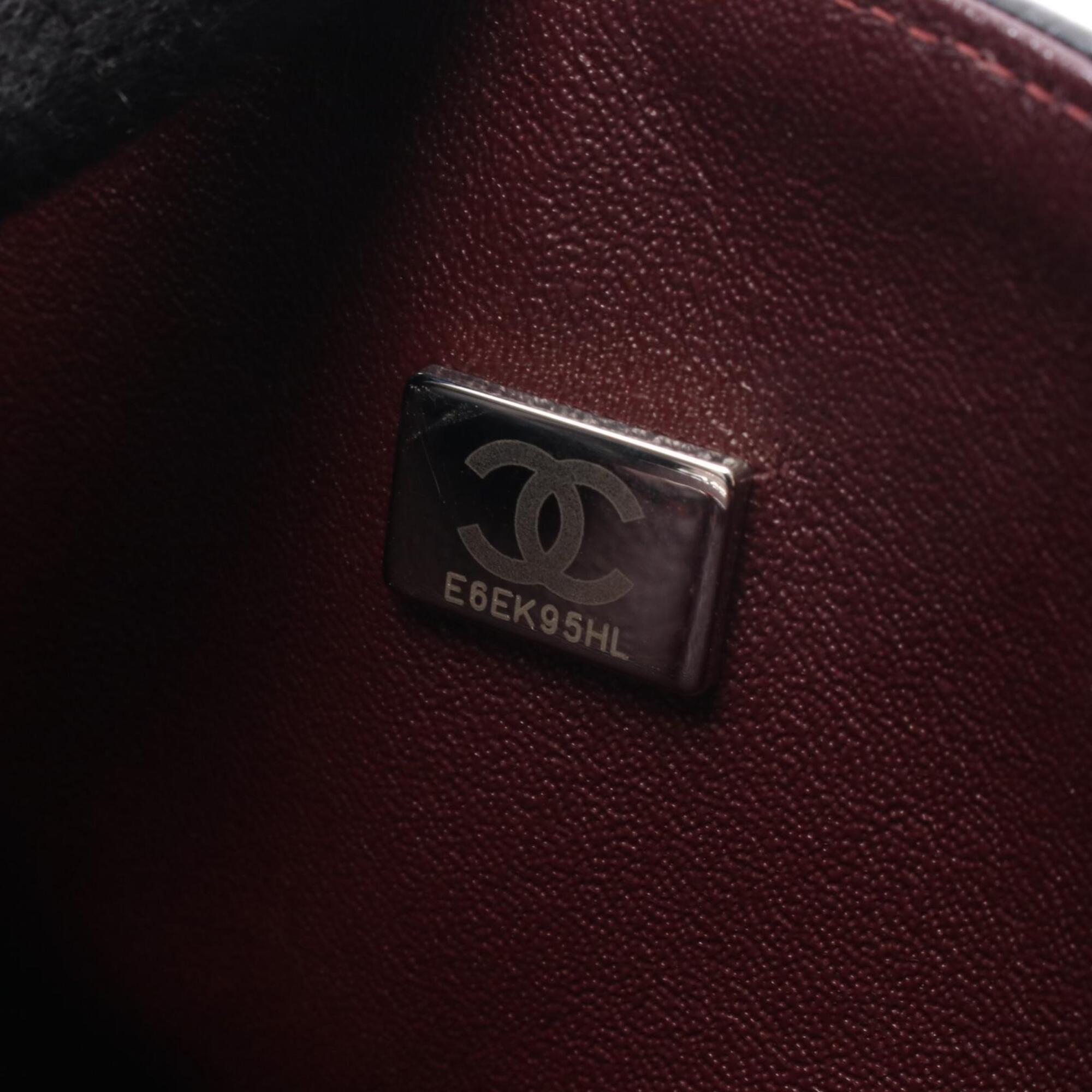 Chanel Black Grained Calfskin Shoulder Bag (Pre-Owned)