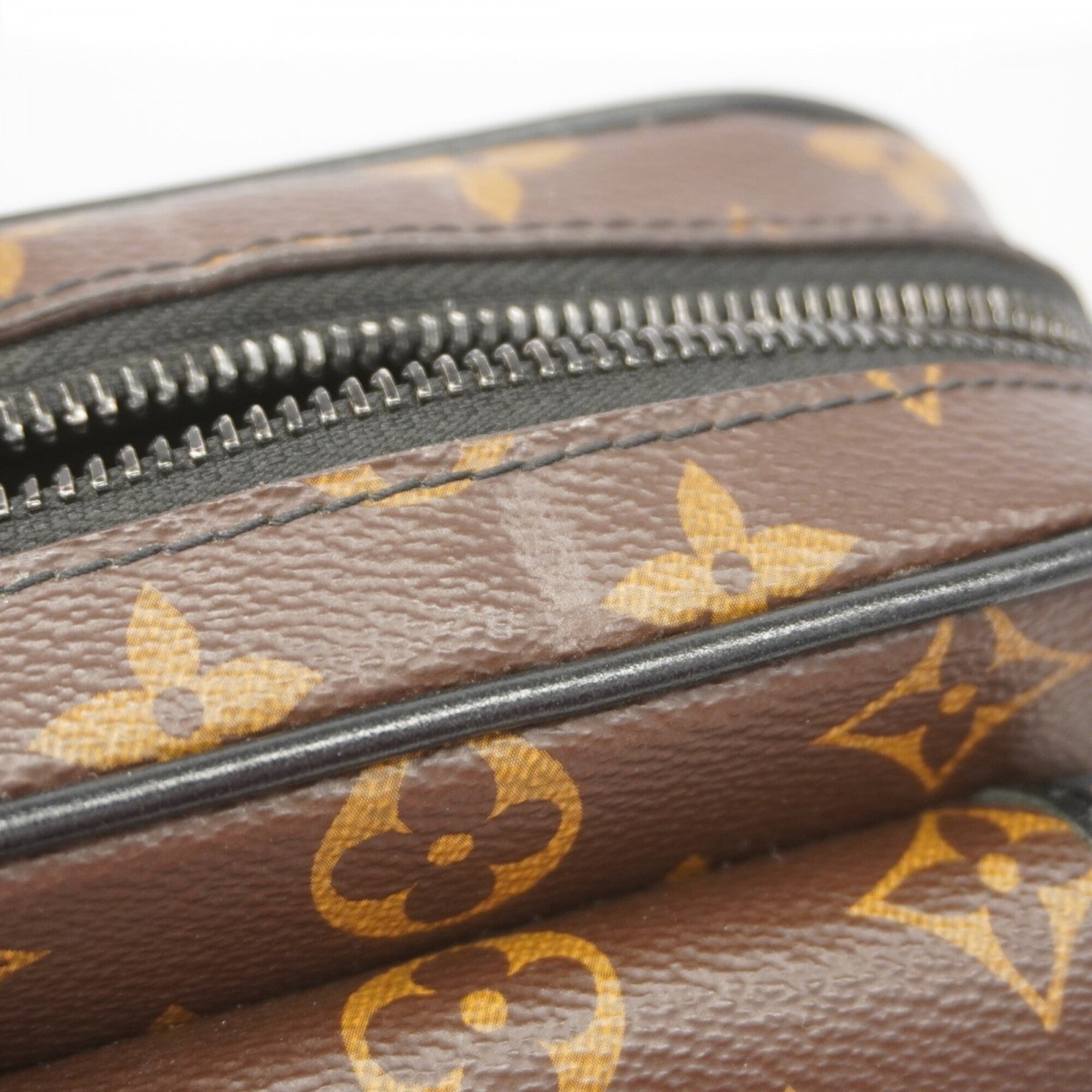 Louis Vuitton Brown Shoulder Bag (Pre-Owned)