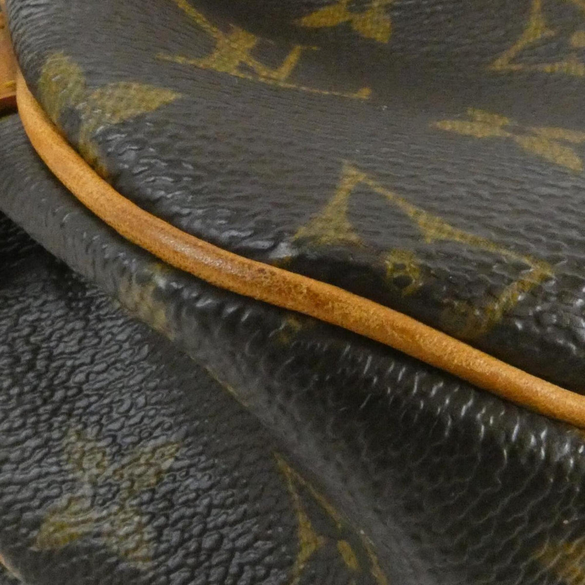 Louis Vuitton Marron Coated Canvas Shoulder Bag (Pre-Owned)
