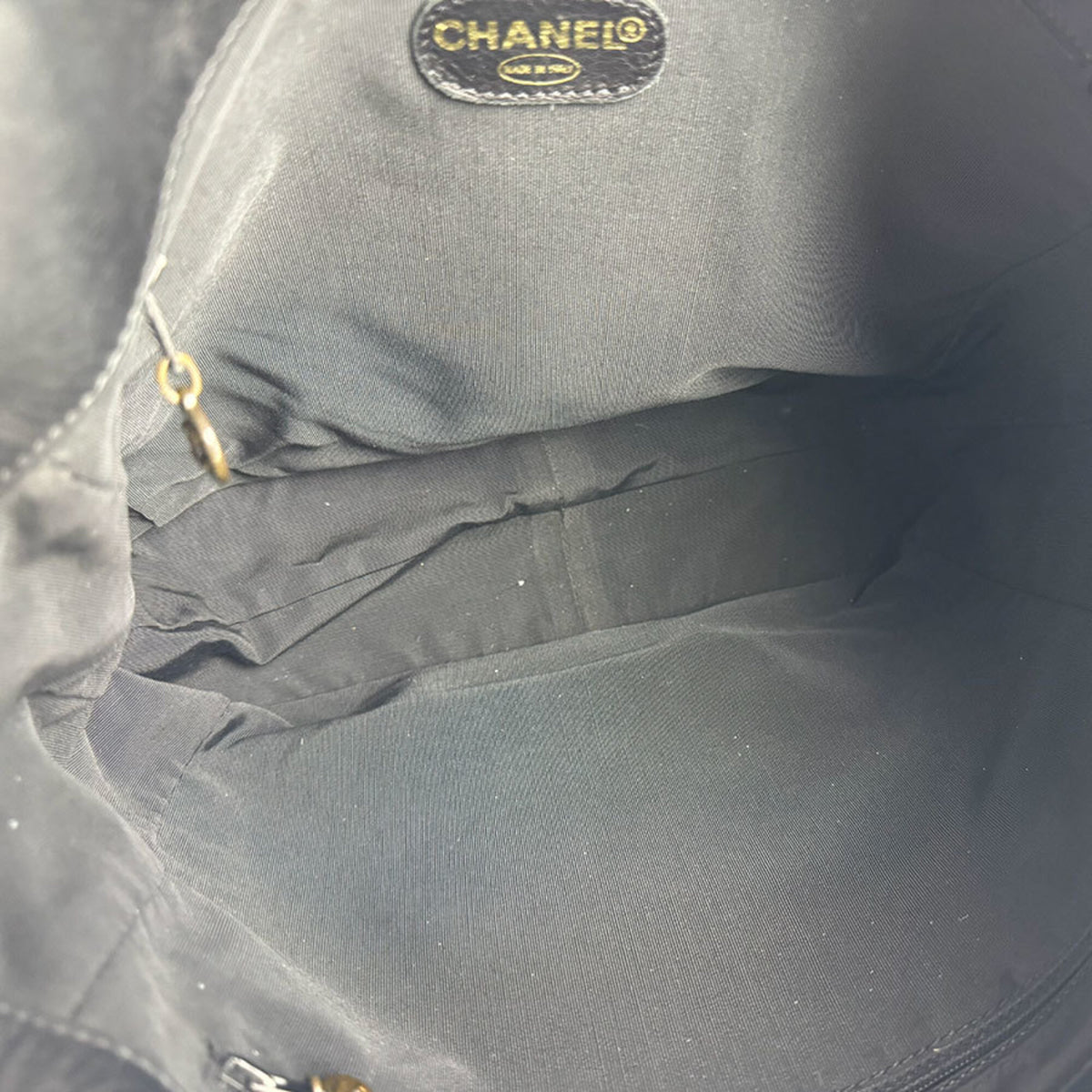 Chanel Black Leather Handbag (Pre-Owned)