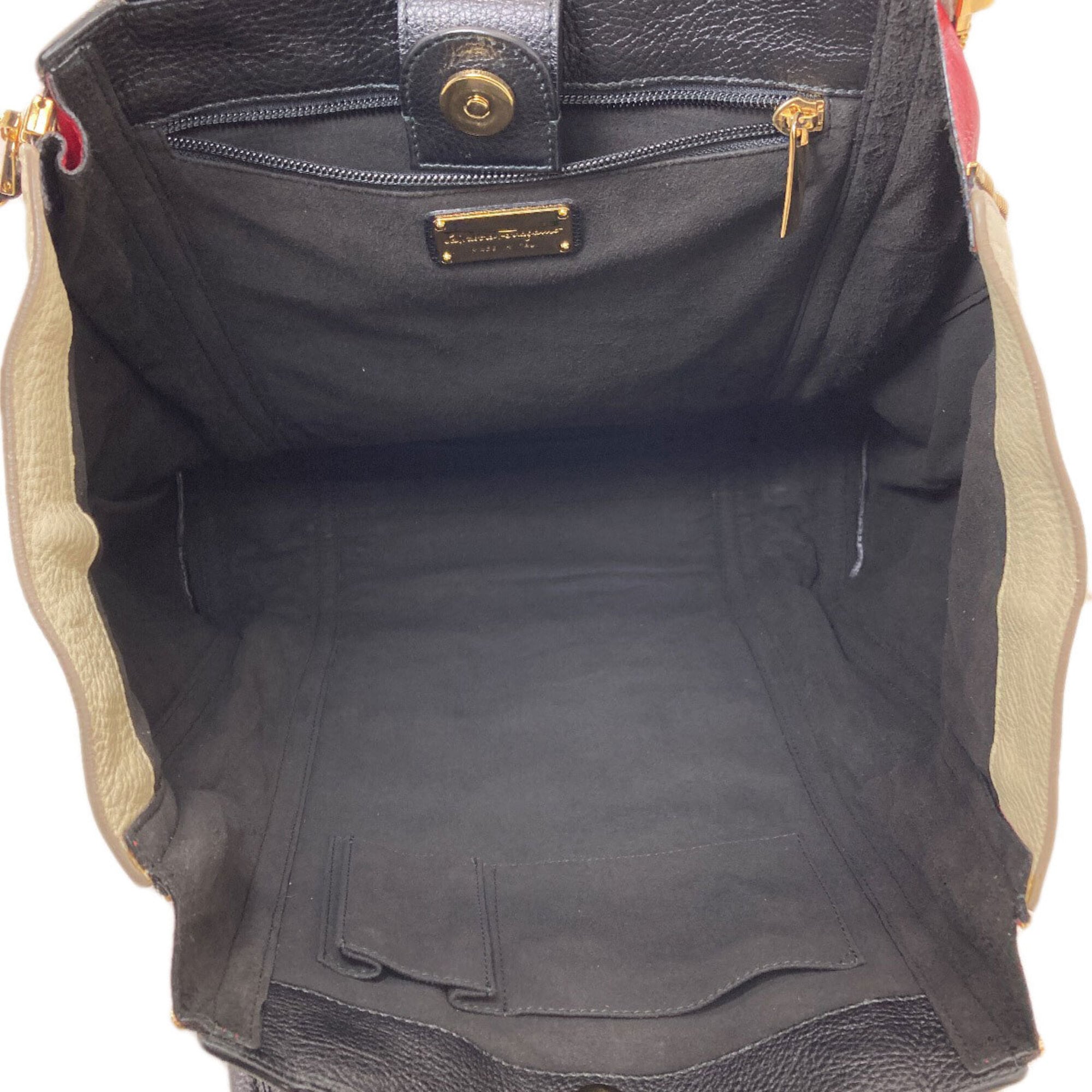 Salvatore Ferragamo Gancini Black White Leather Handbag (Pre-Owned)