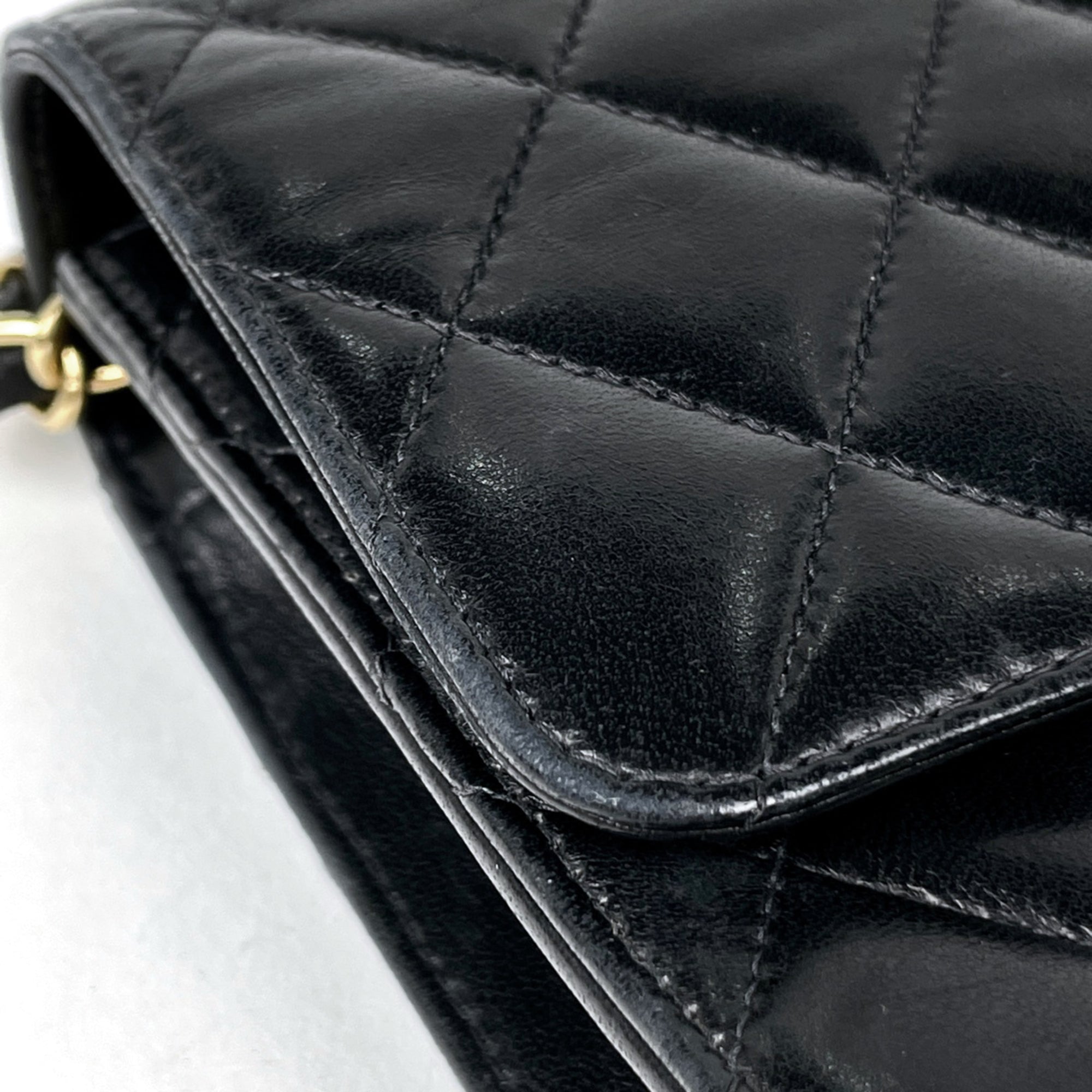 Chanel Black Leather Shoulder Bag (Pre-Owned)