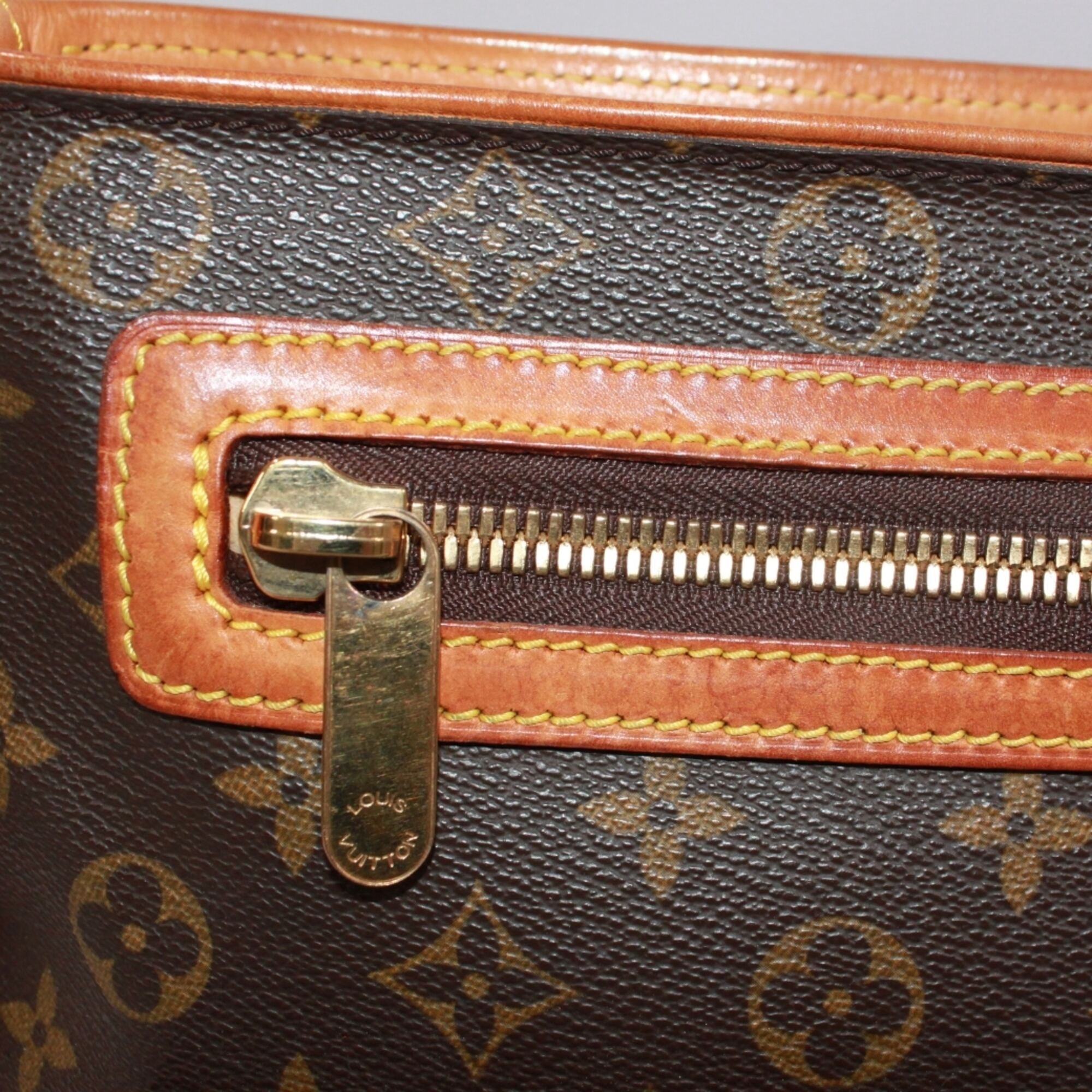 Louis Vuitton Brown Monogram Monogram Shoulder Bag (Pre-Owned)