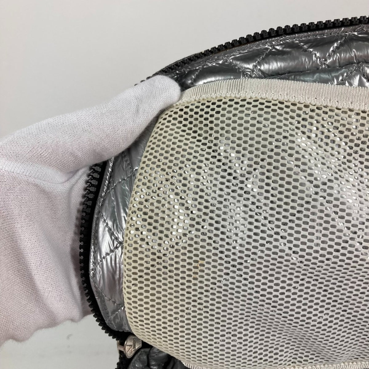 Chanel White Cloth Shoulder Bag (Pre-Owned)