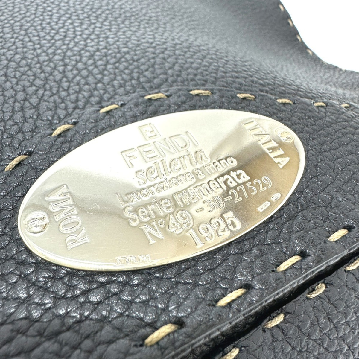 Fendi Black Leather Shoulder Bag (Pre-Owned)