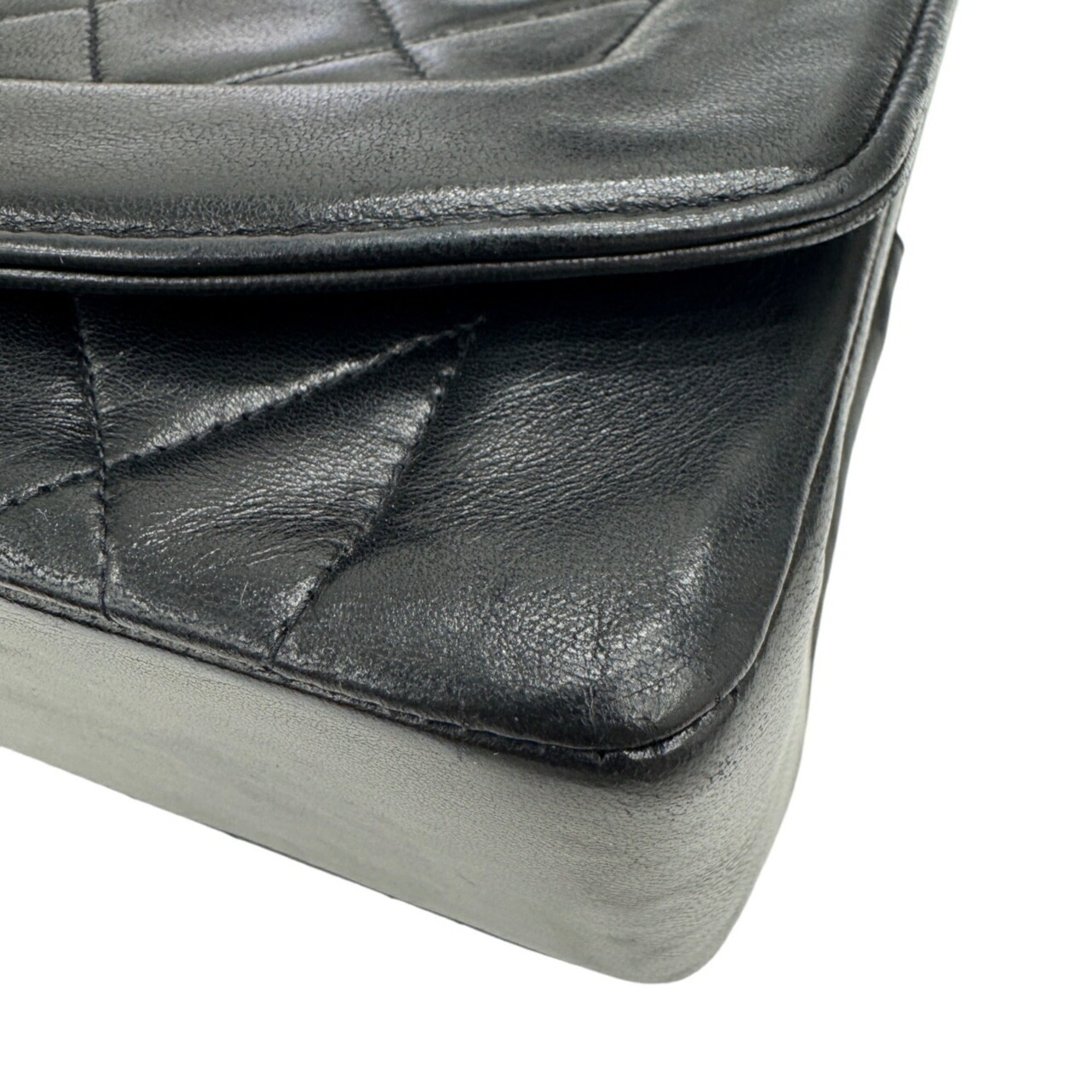 Chanel Matelasse Black Leather Shoulder Bag (Pre-Owned)