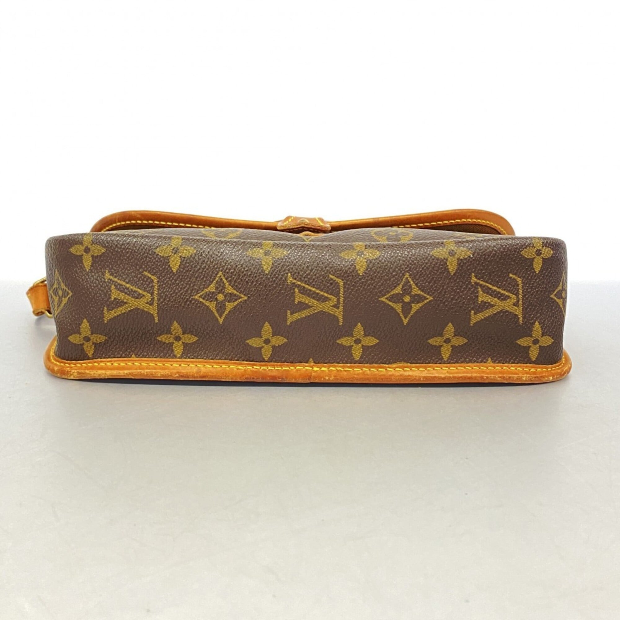 Louis Vuitton Brown Shoulder Bag (Pre-Owned)