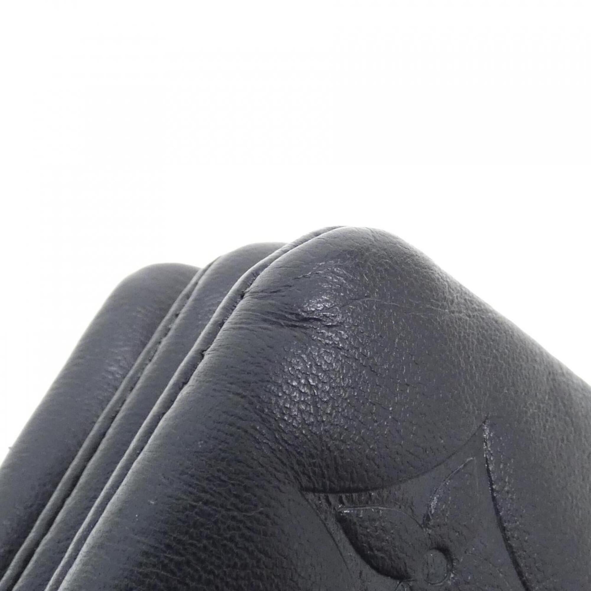 Louis Vuitton Black Leather Shoulder Bag (Pre-Owned)