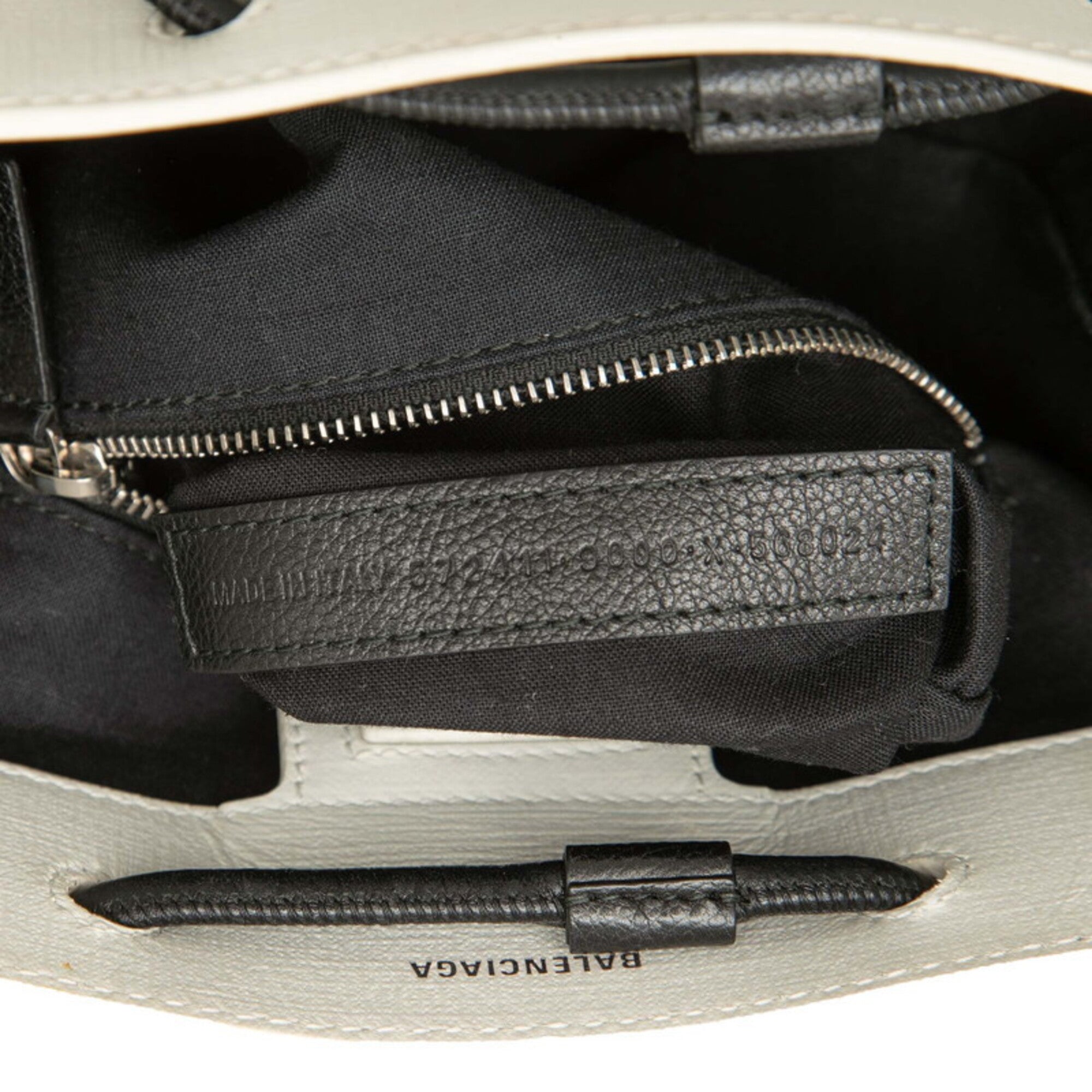 Balenciaga Black White Leather Handbag Shoulder Bag (Pre-Owned)