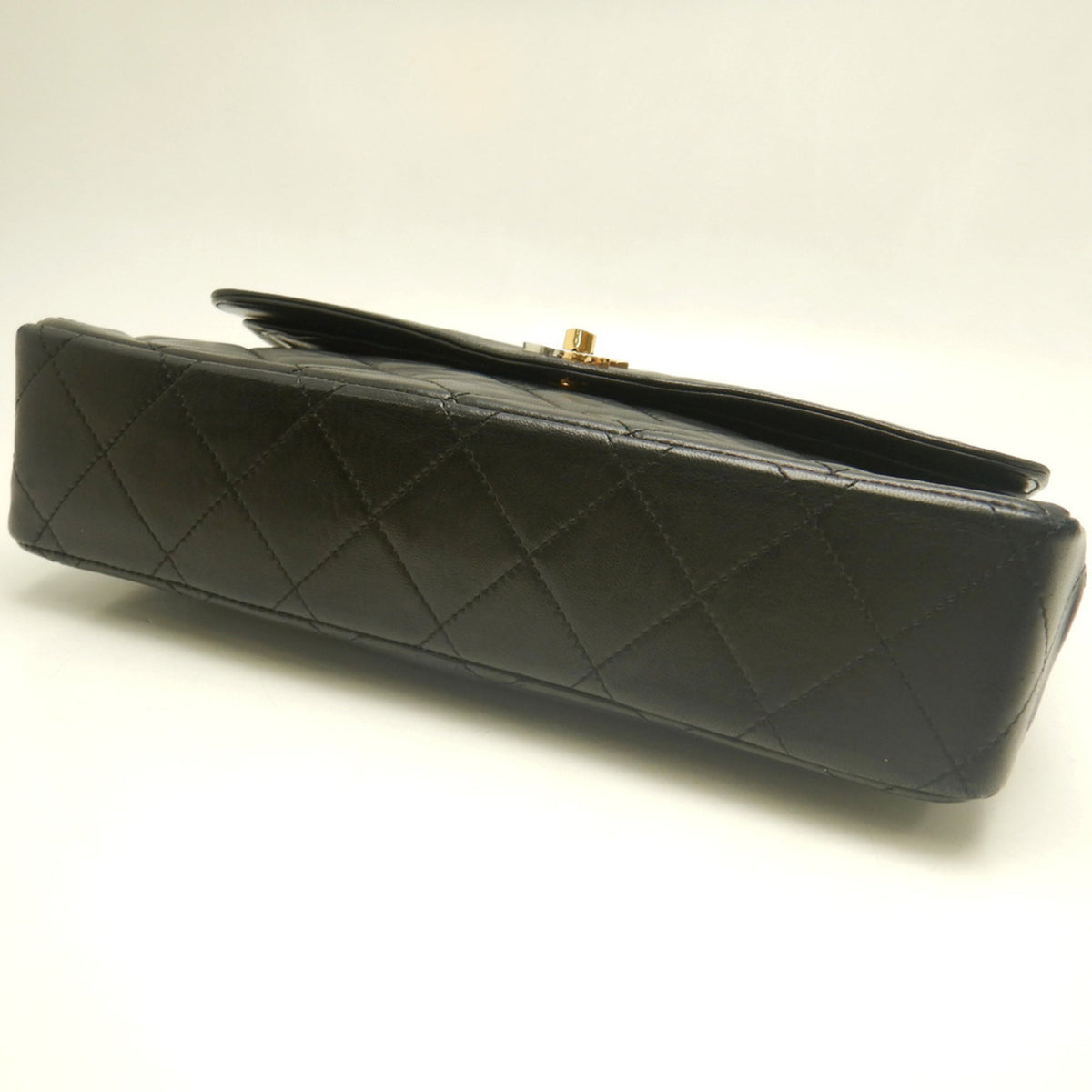 Chanel Black Leather Shoulder Bag (Pre-Owned)