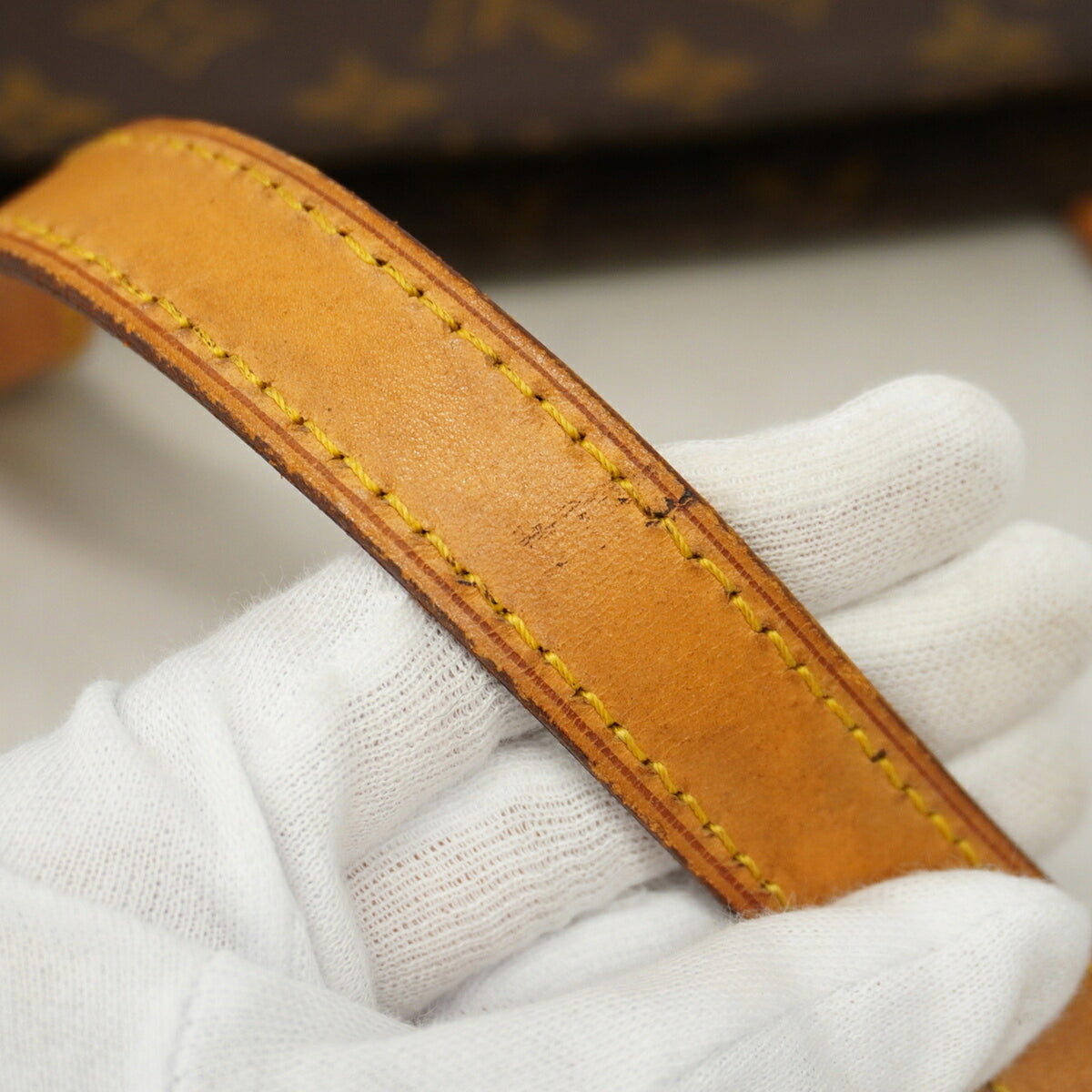 Louis Vuitton Brown Shoulder Bag (Pre-Owned)