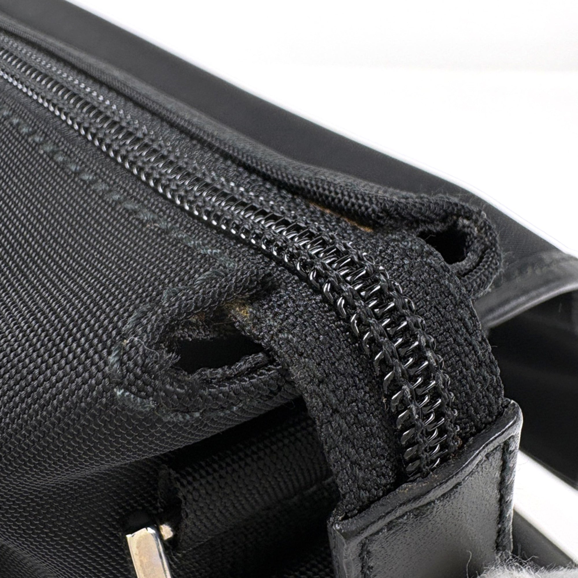 Gucci Black Nylon Leather Messenger Bag Shoulder Bag (Pre-Owned)