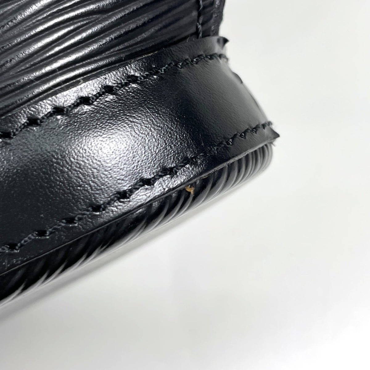 Louis Vuitton Black Noir Epi Leather Handbag (Pre-Owned)