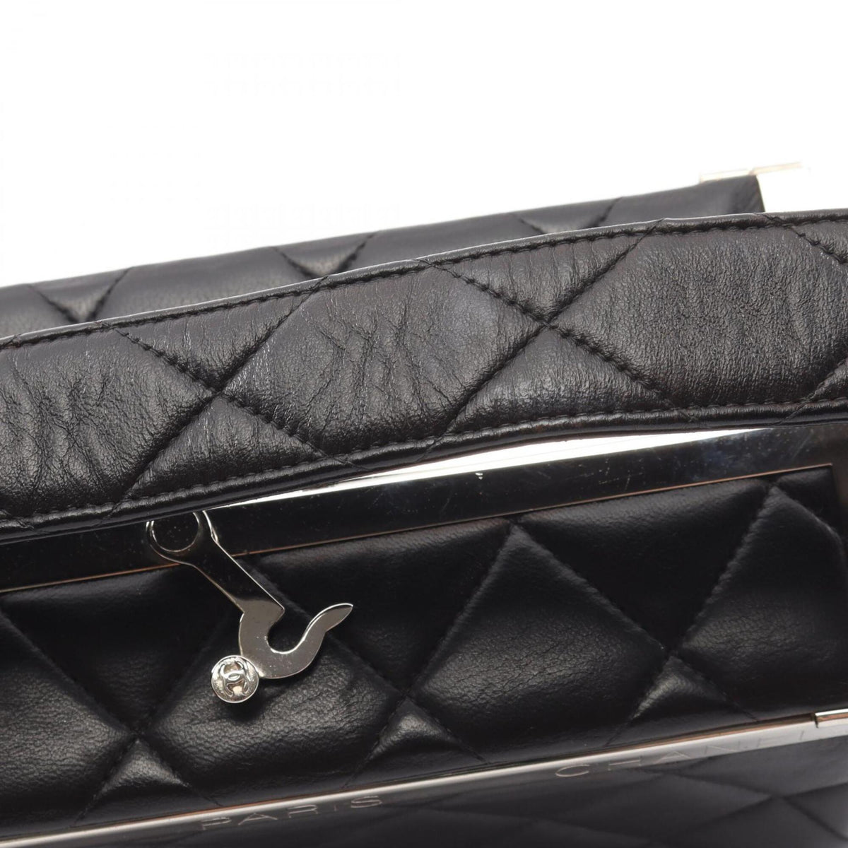 Chanel Black Leather Handbag (Pre-Owned)