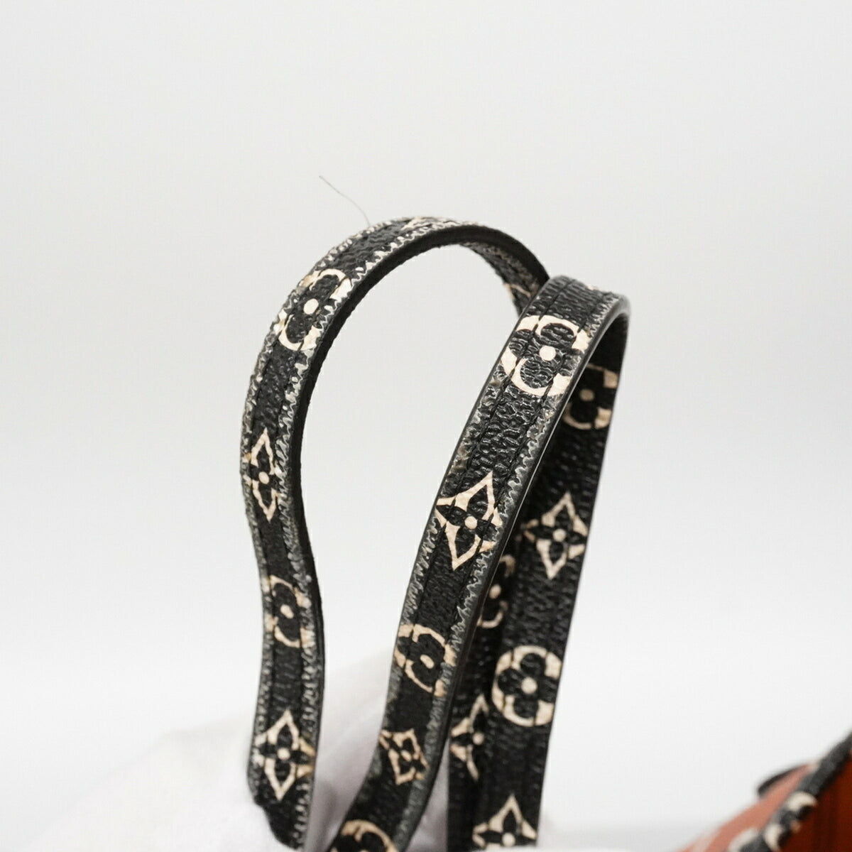 Louis Vuitton Noir Tote Bag (Pre-Owned)