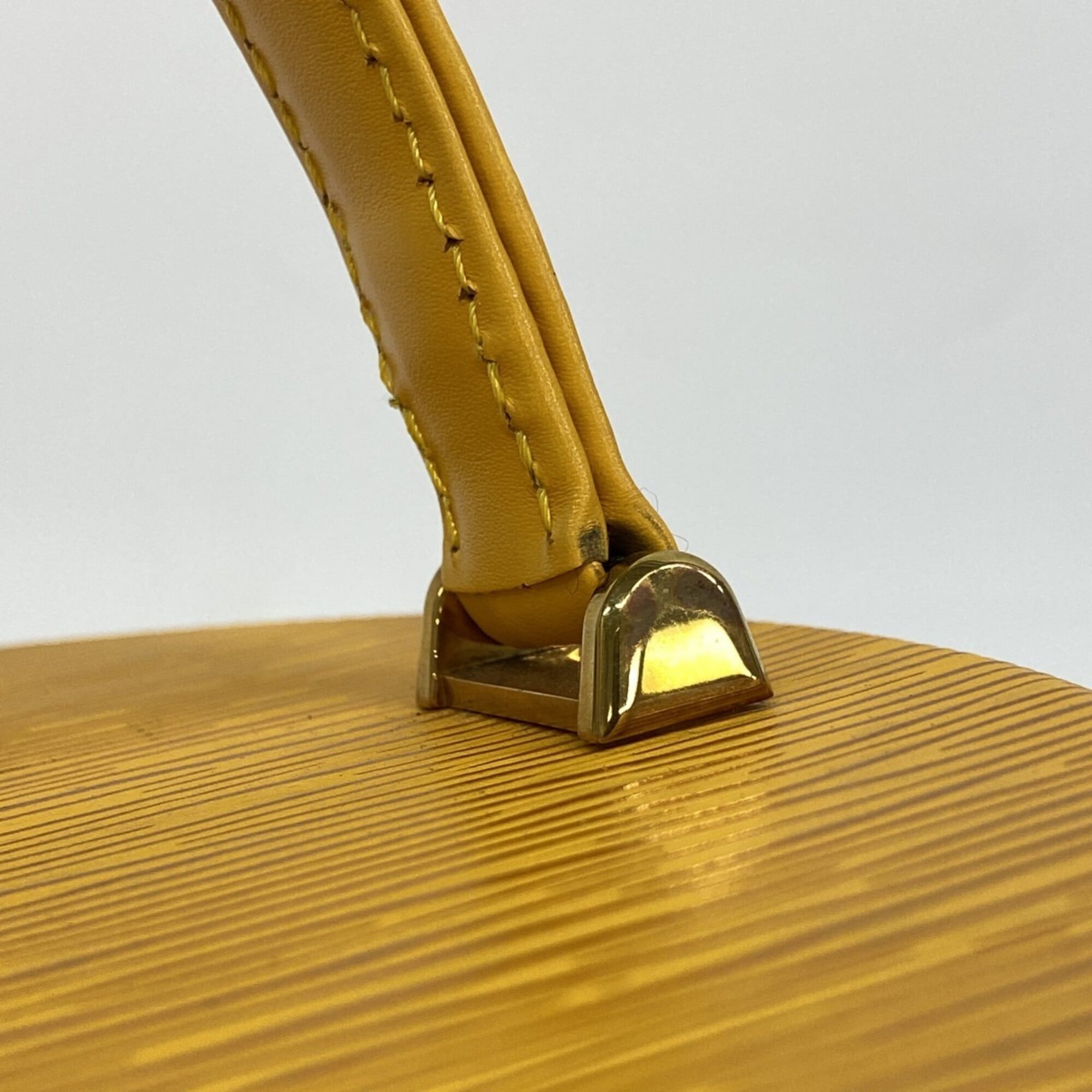 Louis Vuitton Jaune Handbag (Pre-Owned)
