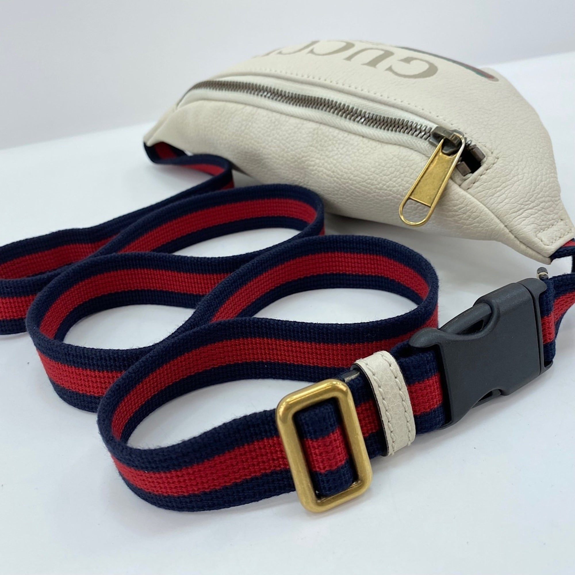 Gucci White Leather Sling Bag (Pre-Owned)