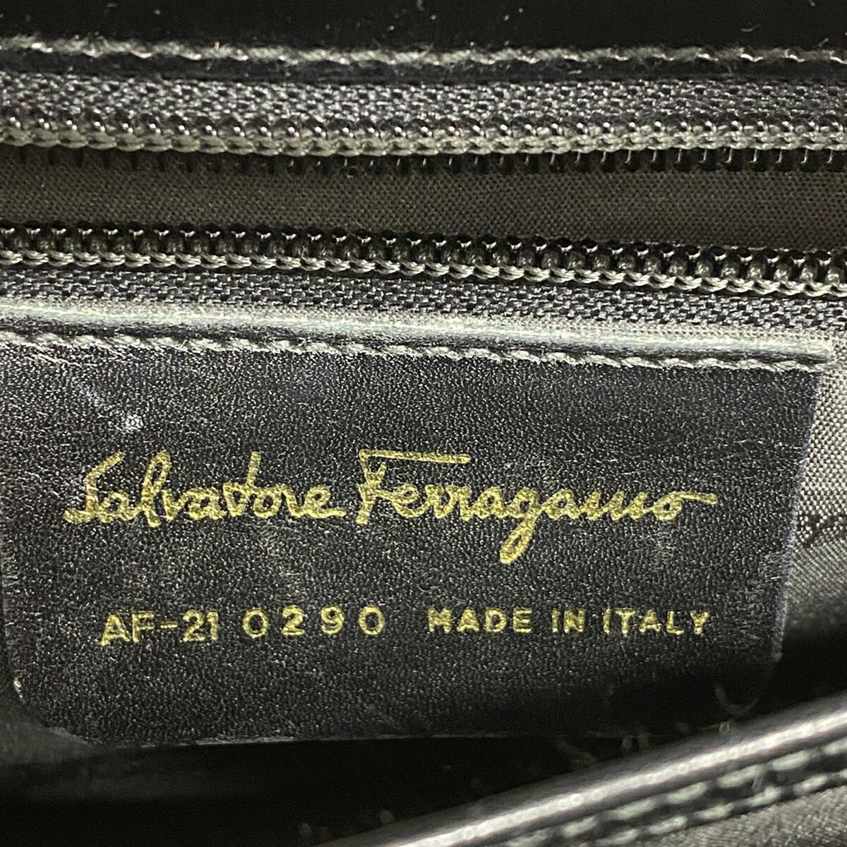 Salvatore Ferragamo Black Leather Handbag (Pre-Owned)