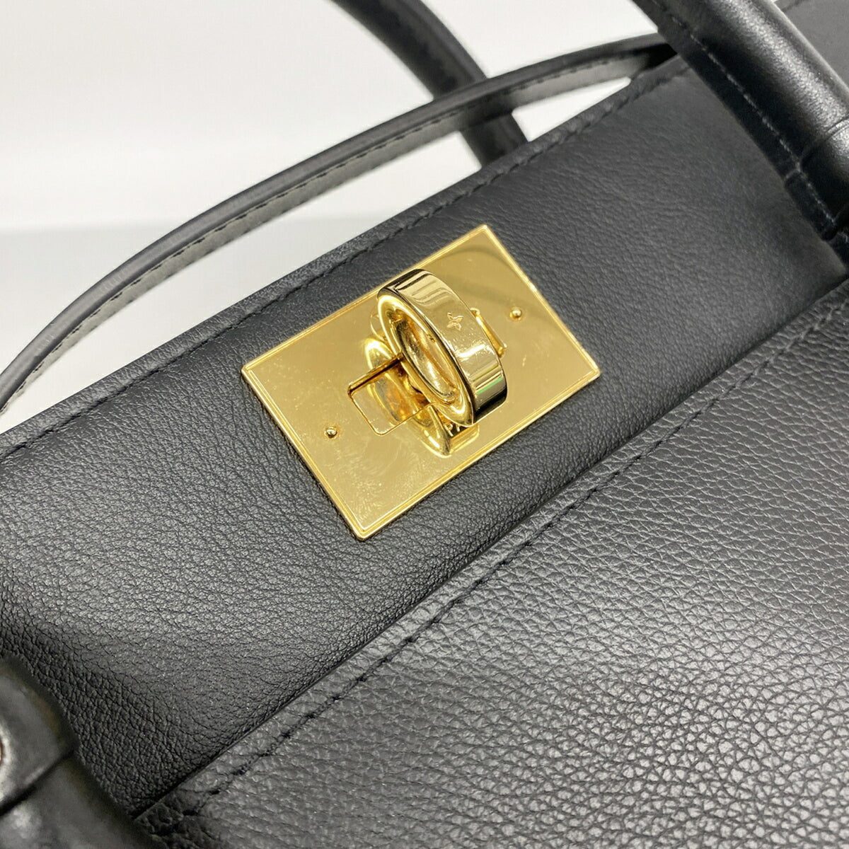 Louis Vuitton Noir Handbag (Pre-Owned)