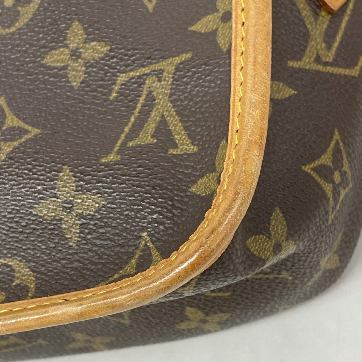 Louis Vuitton Brown Shoulder Bag (Pre-Owned)