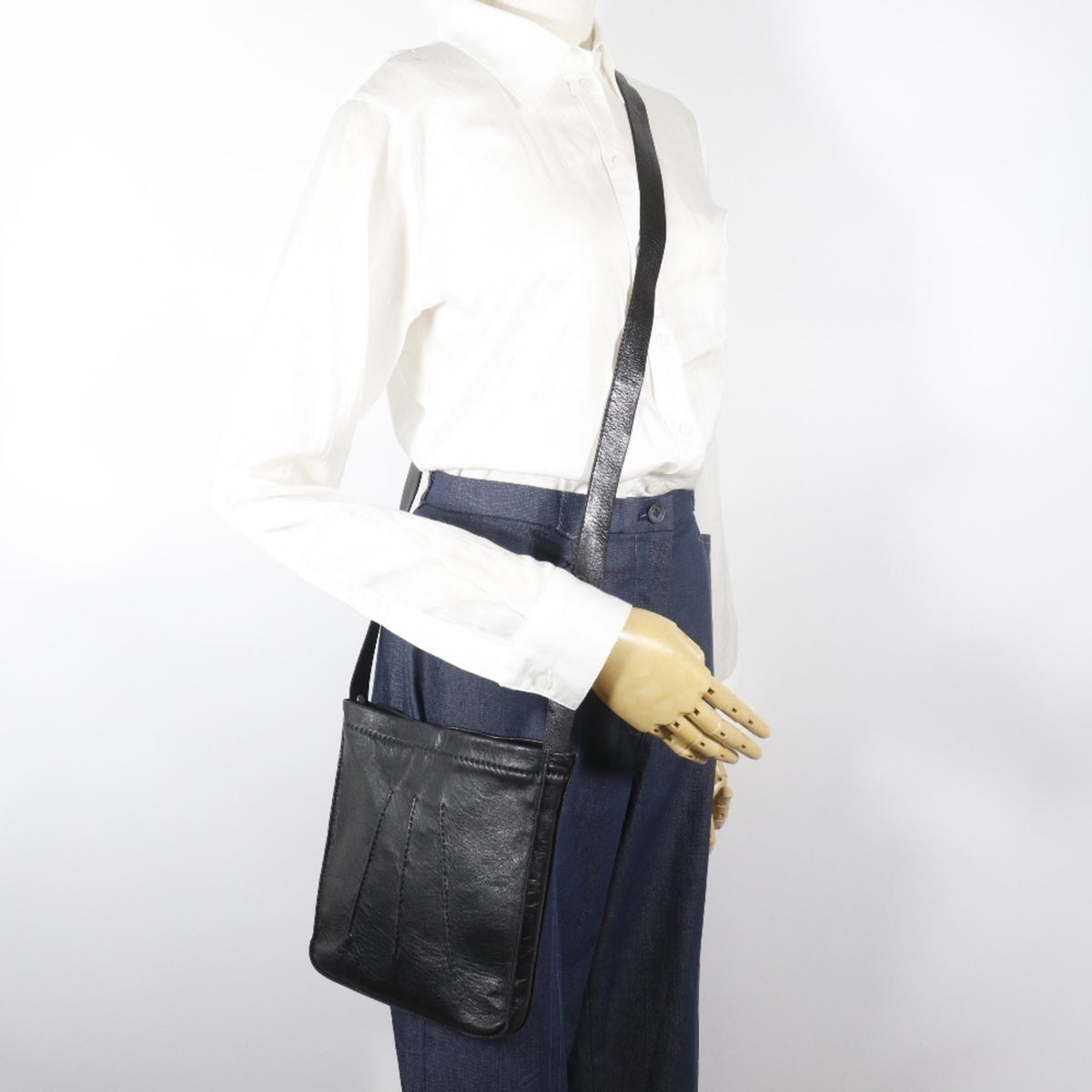 Hermes Black Leather Shoulder Bag (Pre-Owned)
