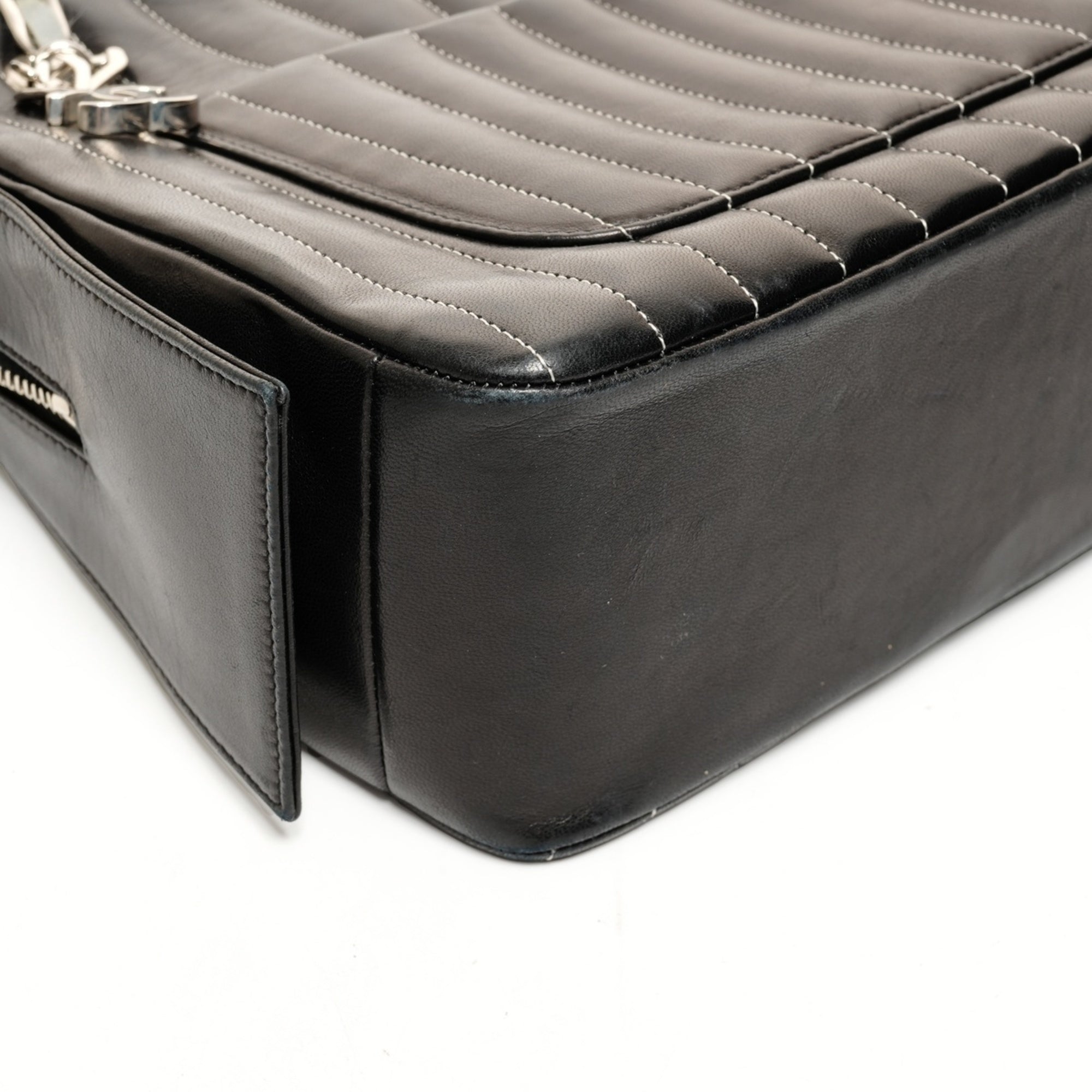 Chanel Black Shoulder Bag (Pre-Owned)