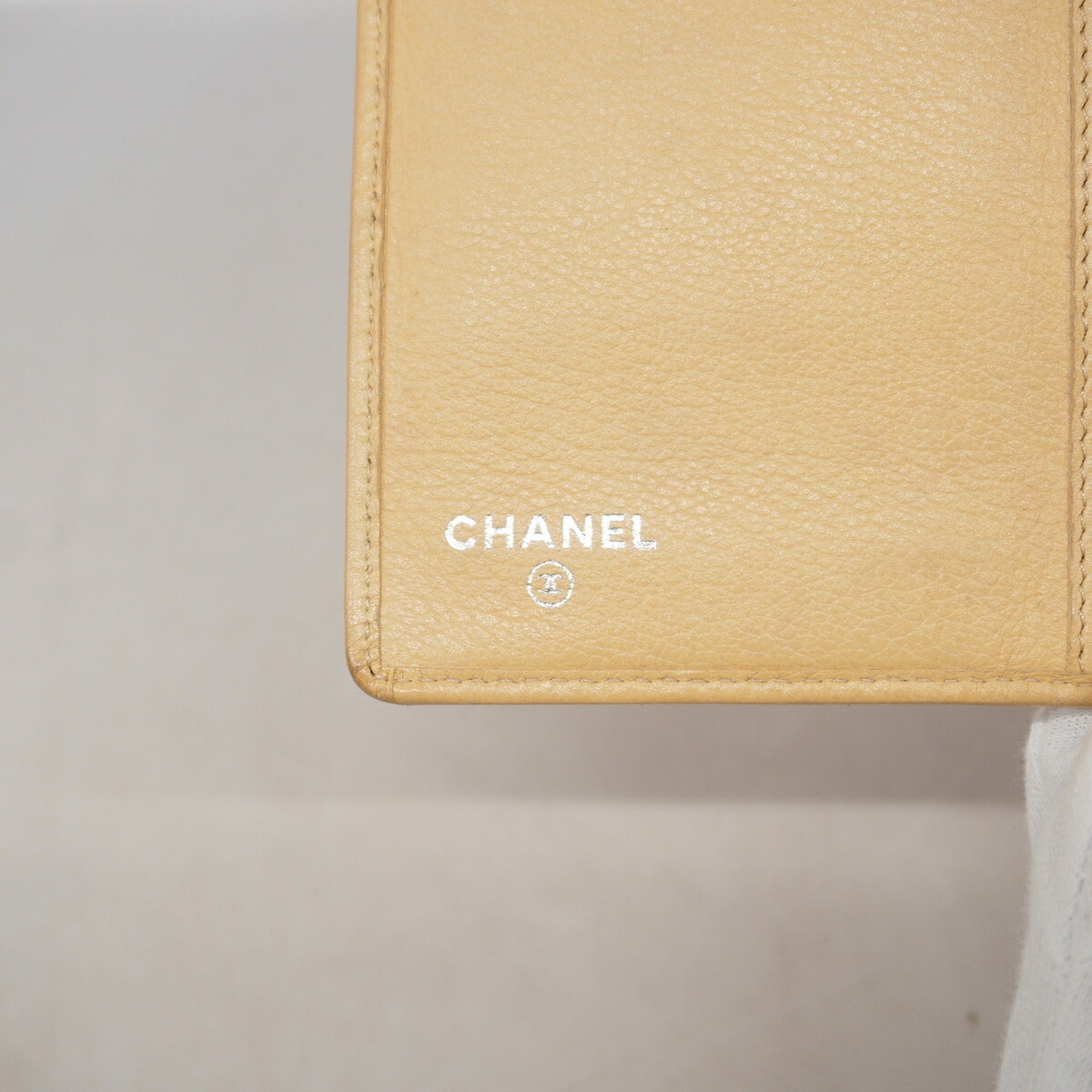 Chanel Beige Leather Long Wallet (Bi-Fold) (Pre-Owned)
