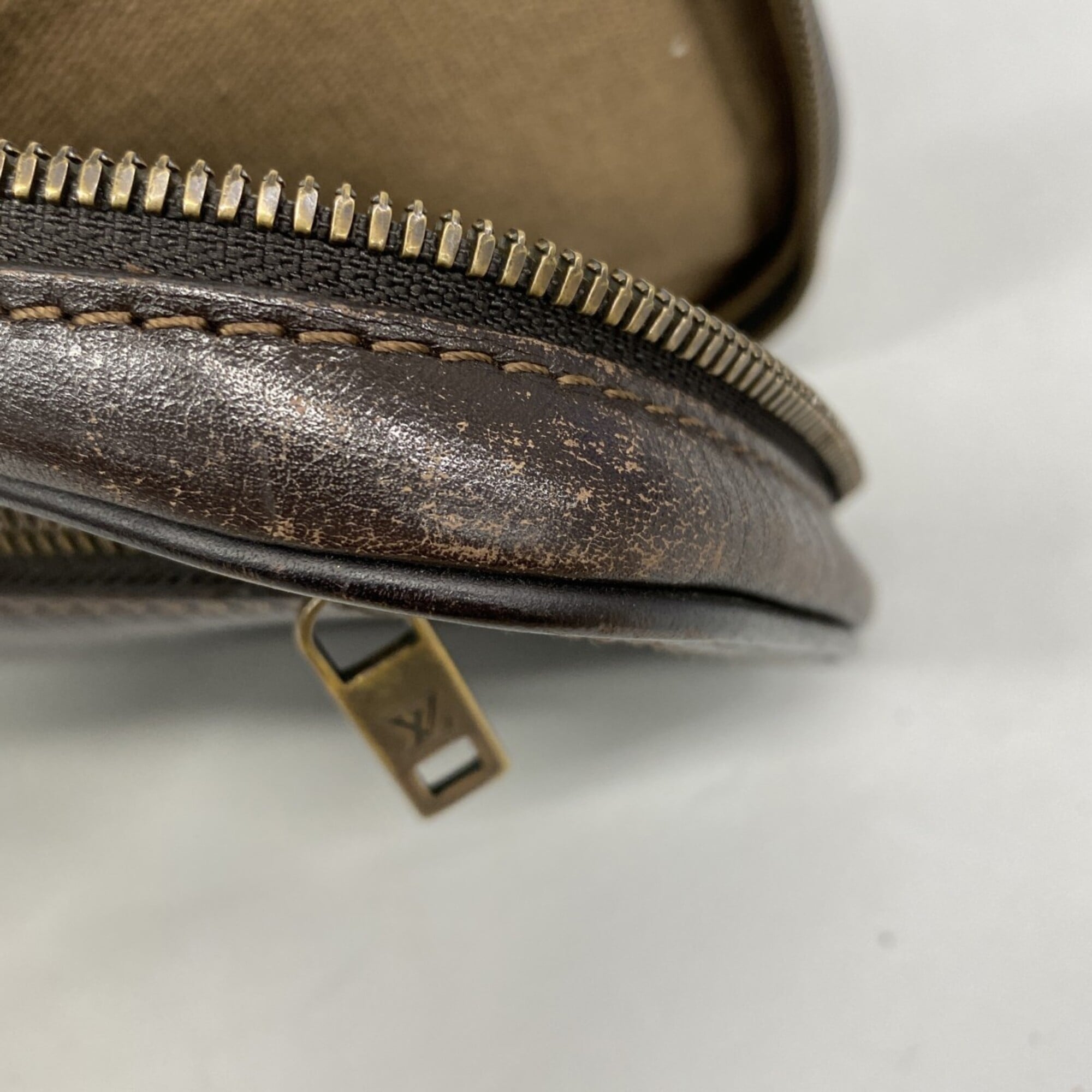 Louis Vuitton Coffee Sling Bag (Pre-Owned)