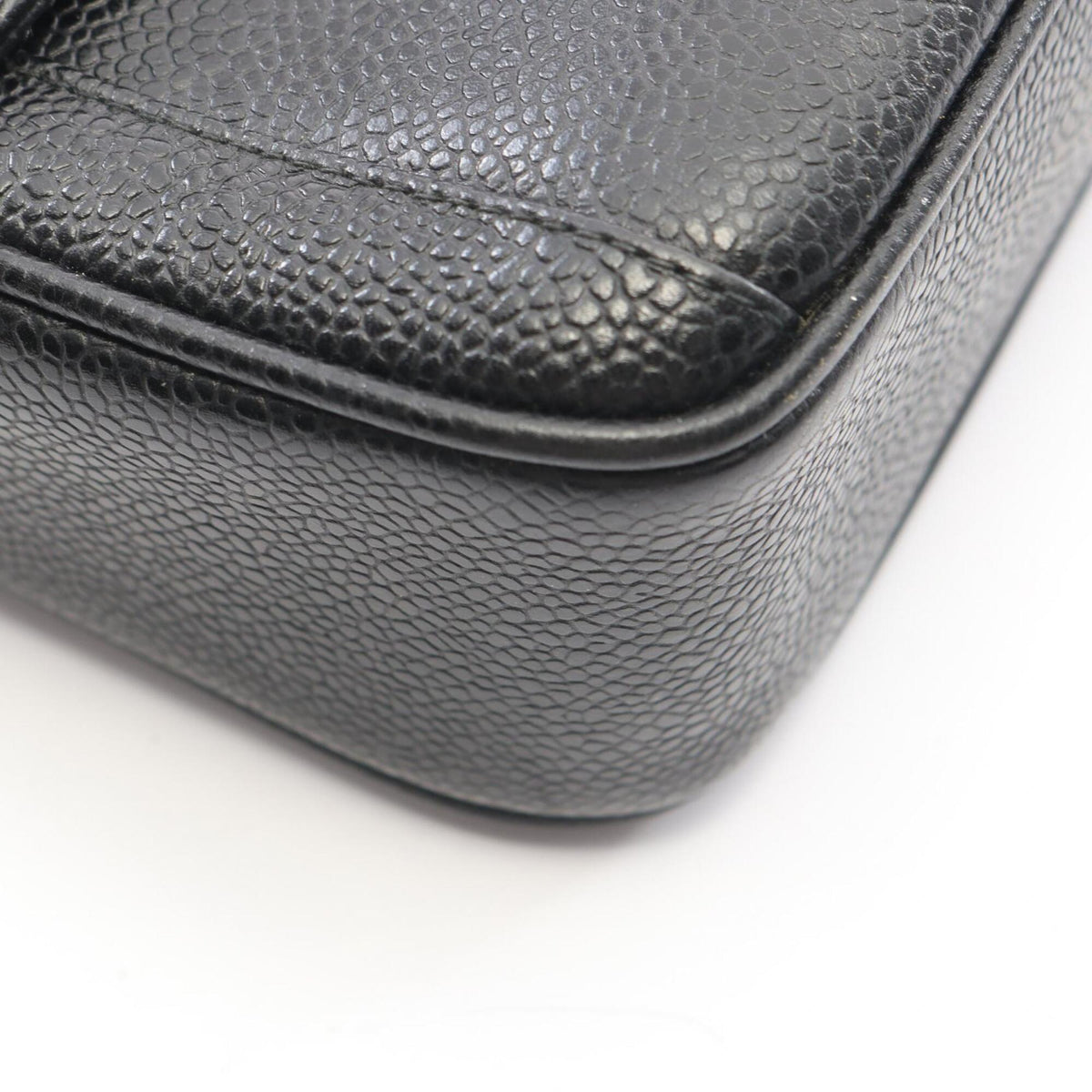 Chanel Black Leather Shoulder Bag (Pre-Owned)