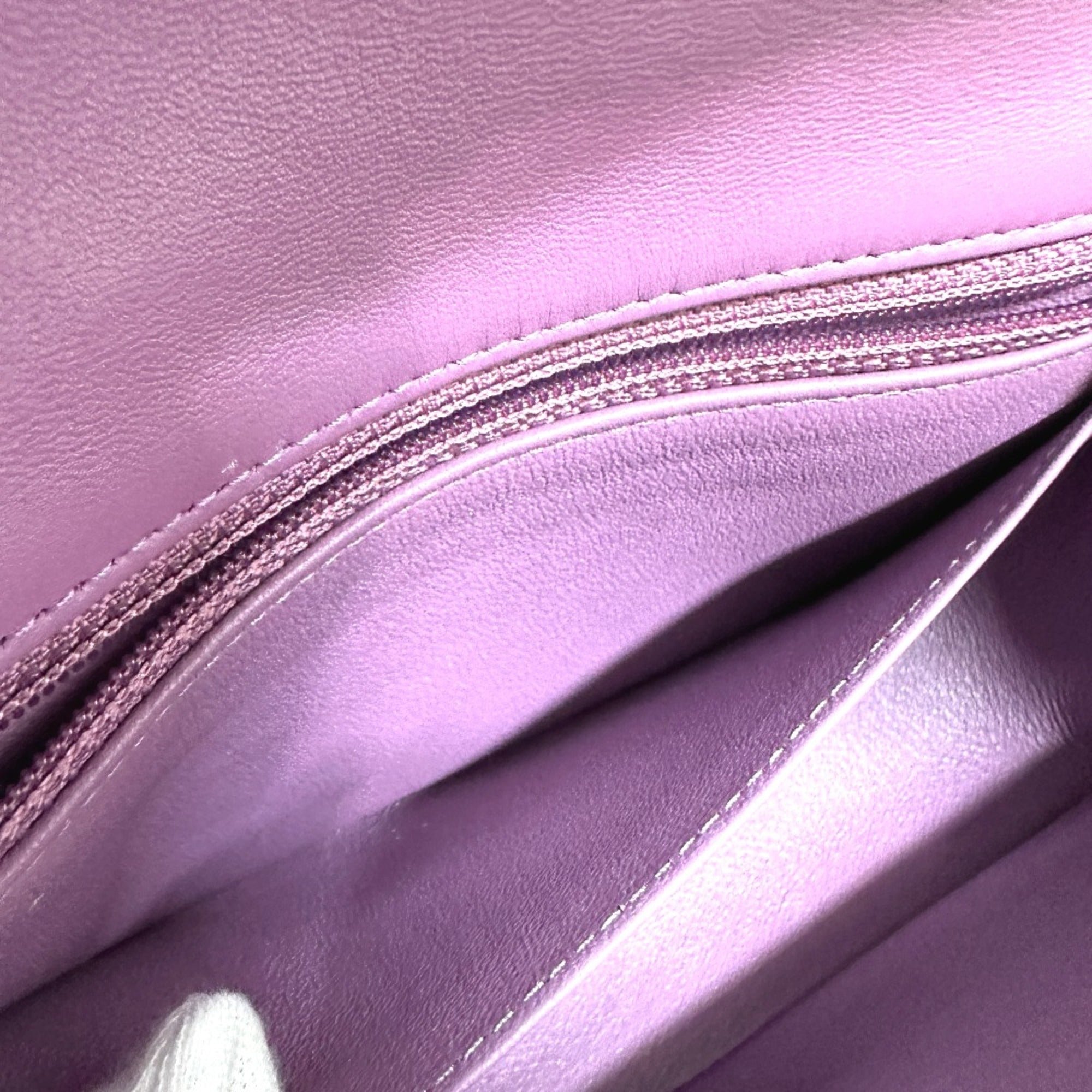 Chanel Purple Leather Shoulder Bag (Pre-Owned)