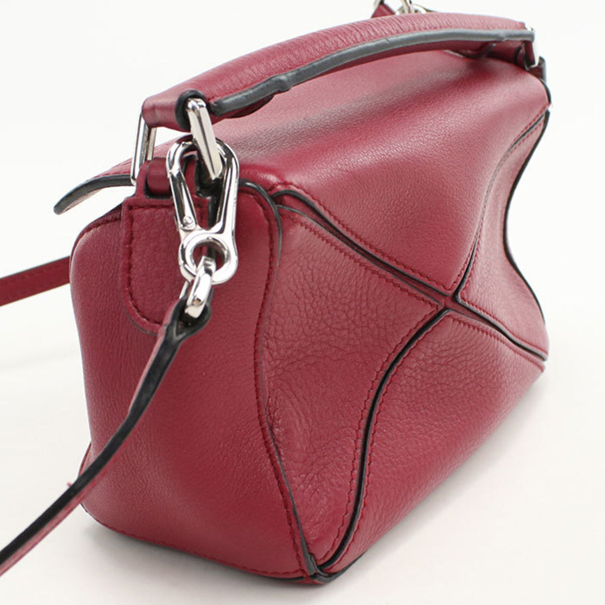 Loewe Red Color Leather Shoulder Bag (Pre-Owned)