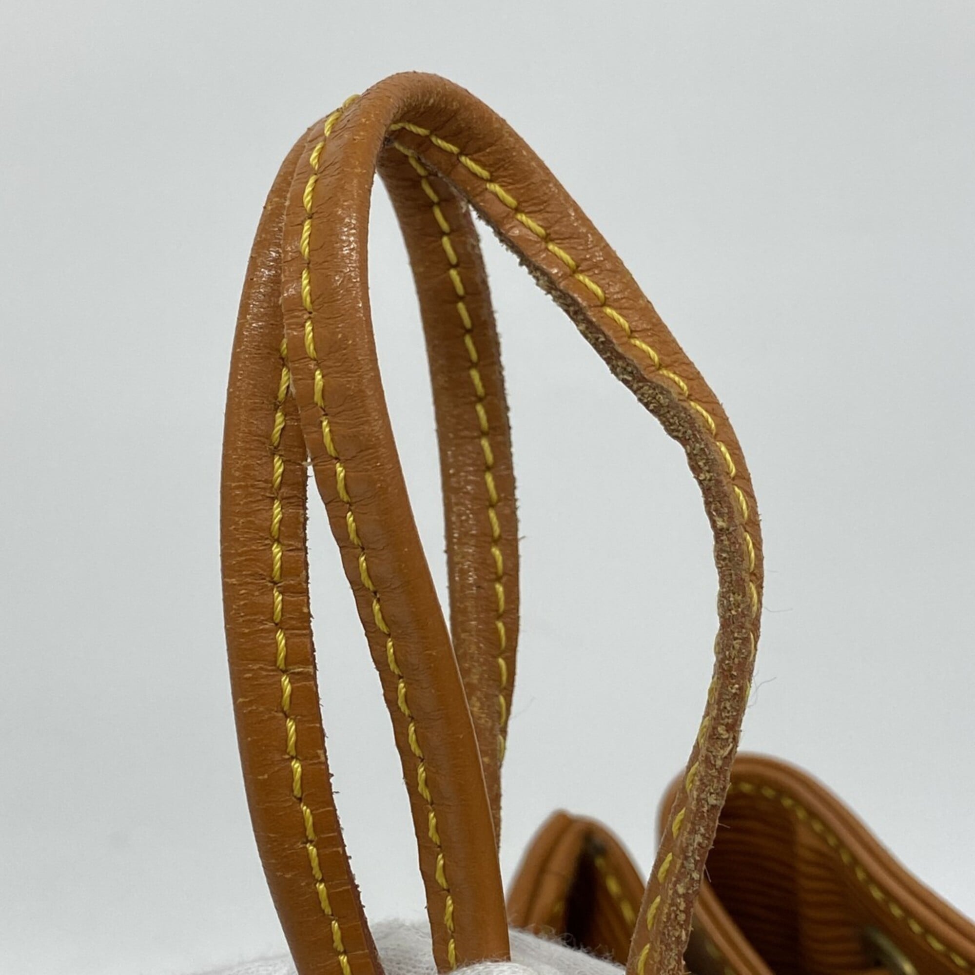 Louis Vuitton Gold Cipango Shoulder Bag (Pre-Owned)