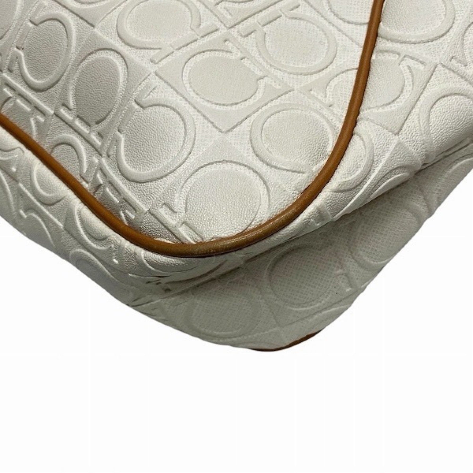 Salvatore Ferragamo Ivory Leather Shoulder Bag (Pre-Owned)