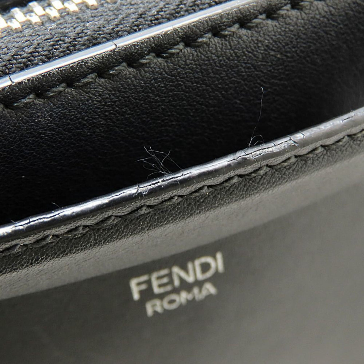 Fendi Black Leather Shoulder Bag (Pre-Owned)