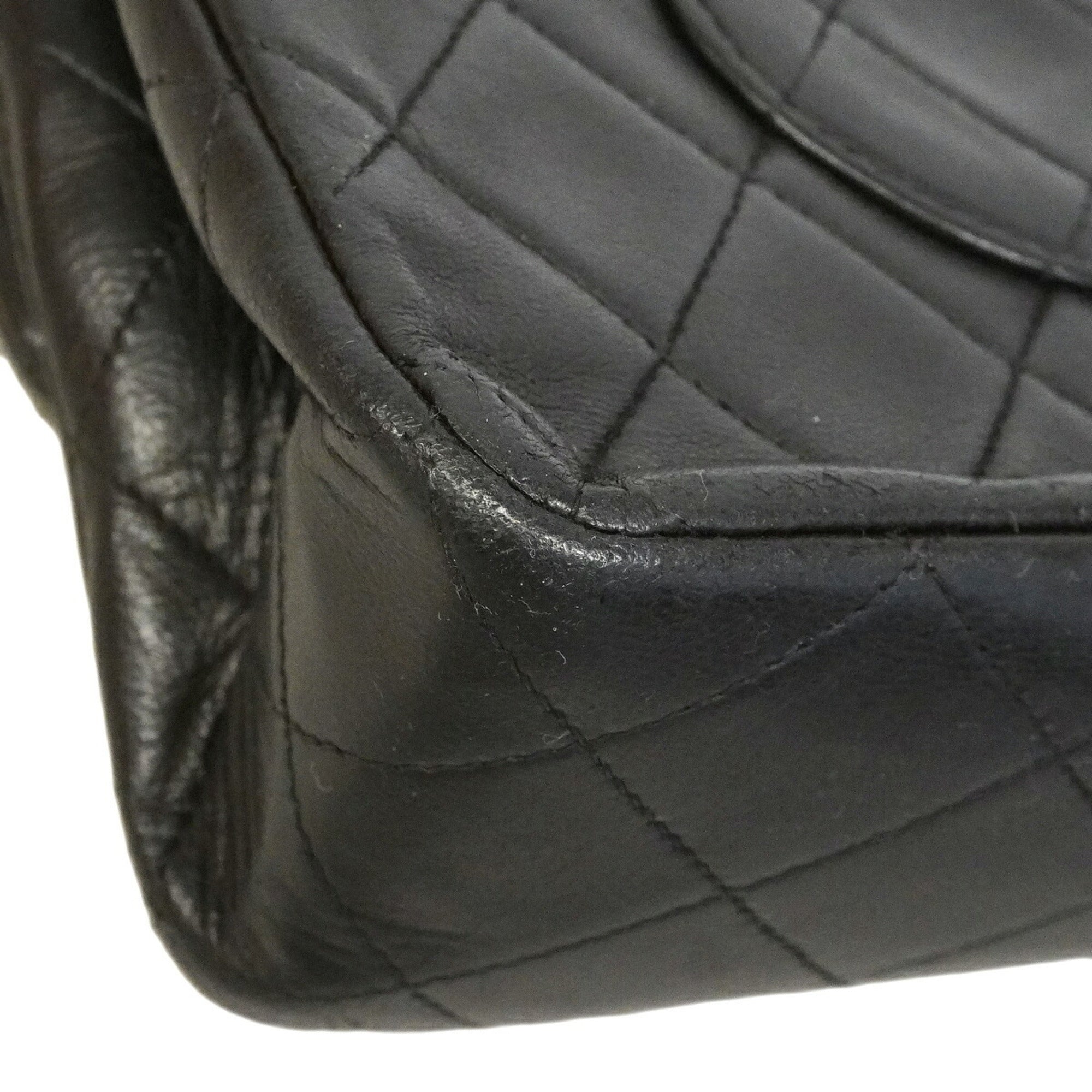 Chanel Black Leather Shoulder Bag (Pre-Owned)
