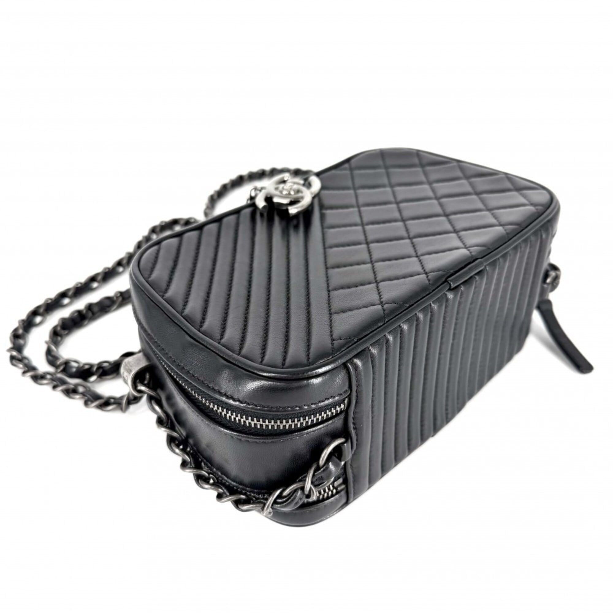 Chanel Black Matte Silver White Leather Shoulder Bag (Pre-Owned)