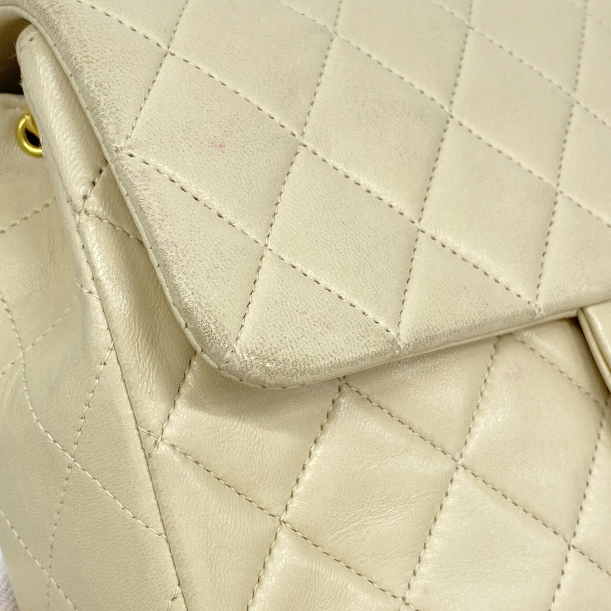 Chanel Beige Leather Shoulder Bag (Pre-Owned)